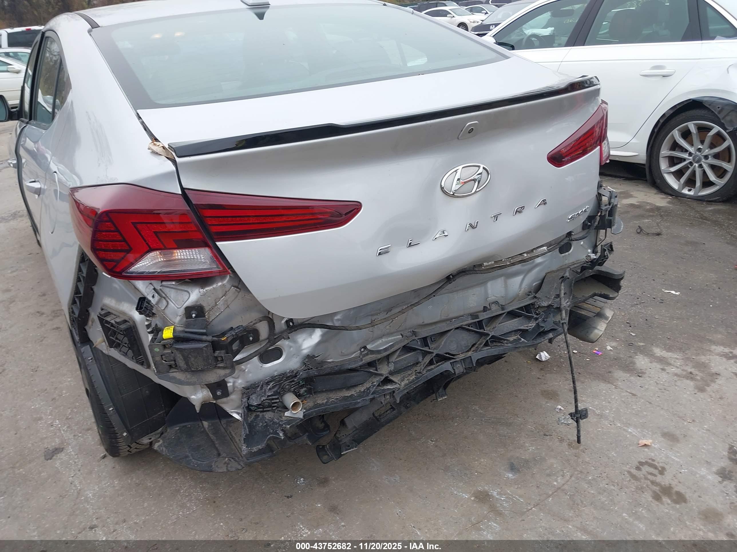 HYUNDAI ELANTRA image 6