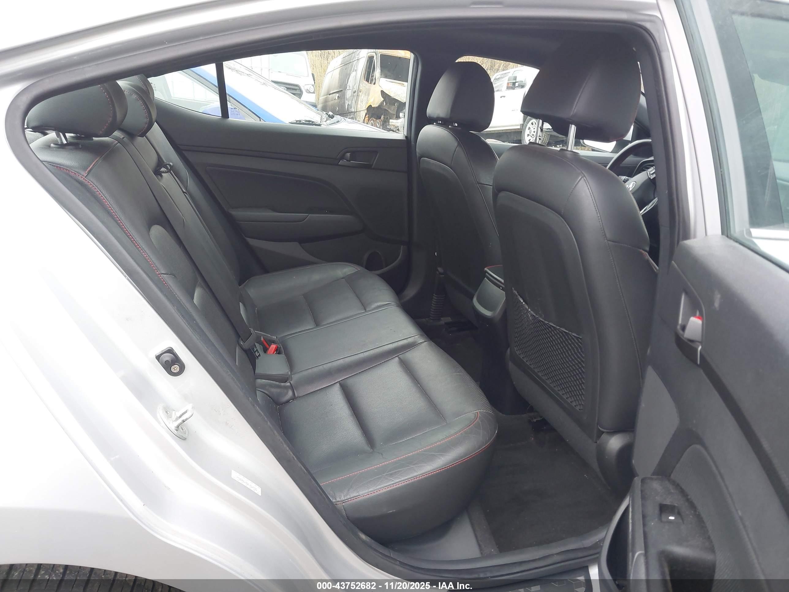 HYUNDAI ELANTRA image 8