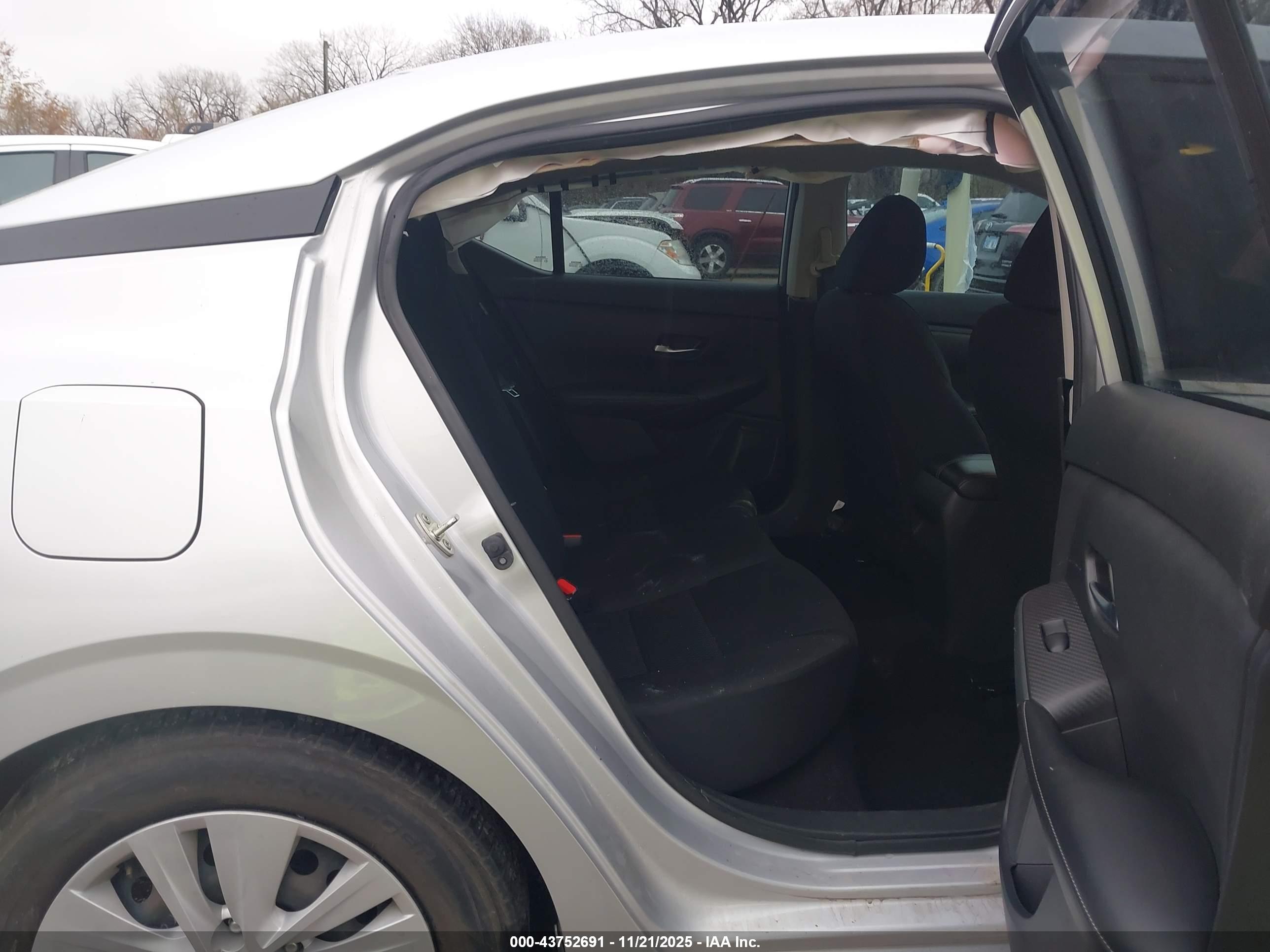 NISSAN SENTRA image 8
