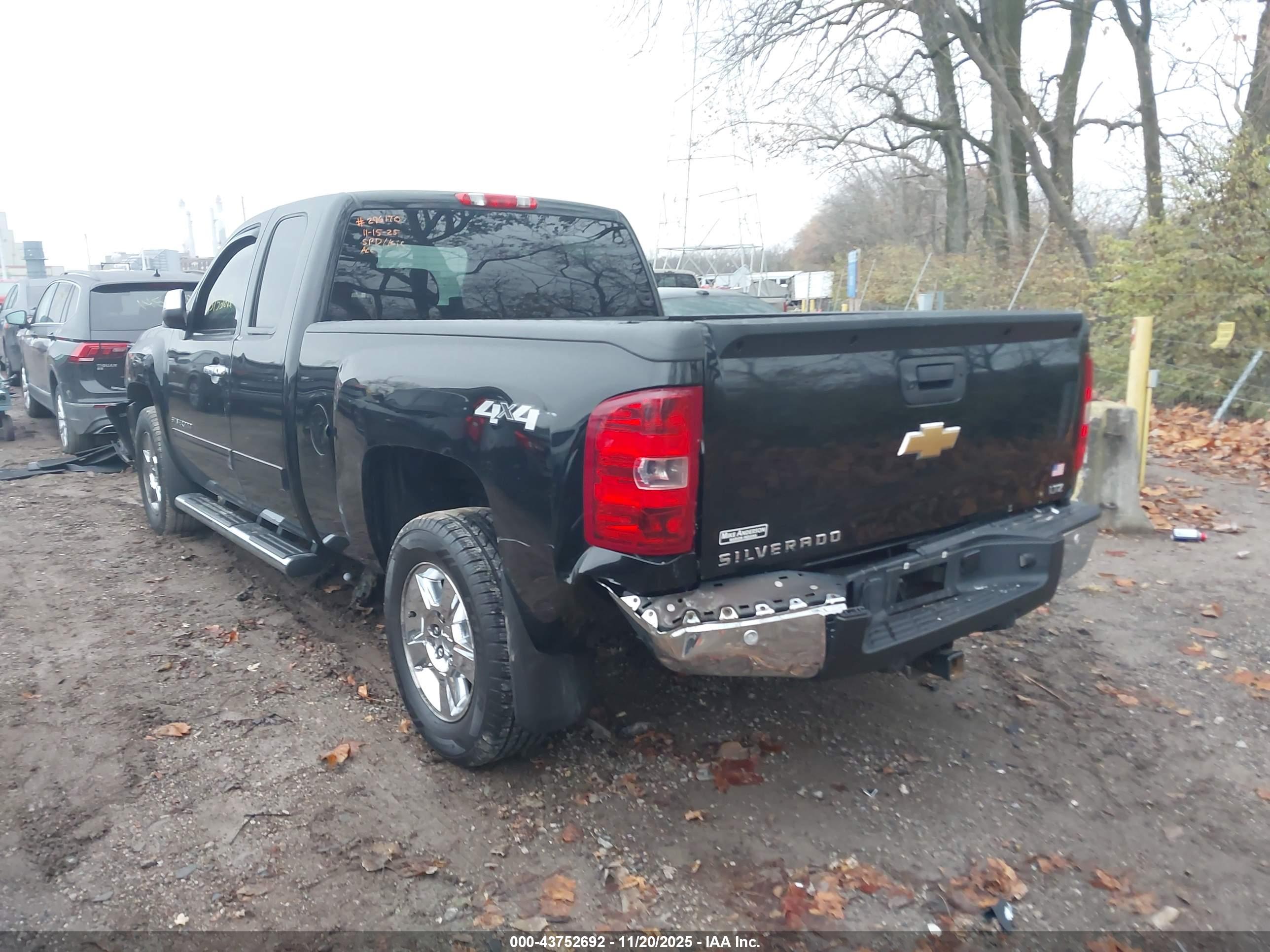 CHEVROLET SILVERADO image 3
