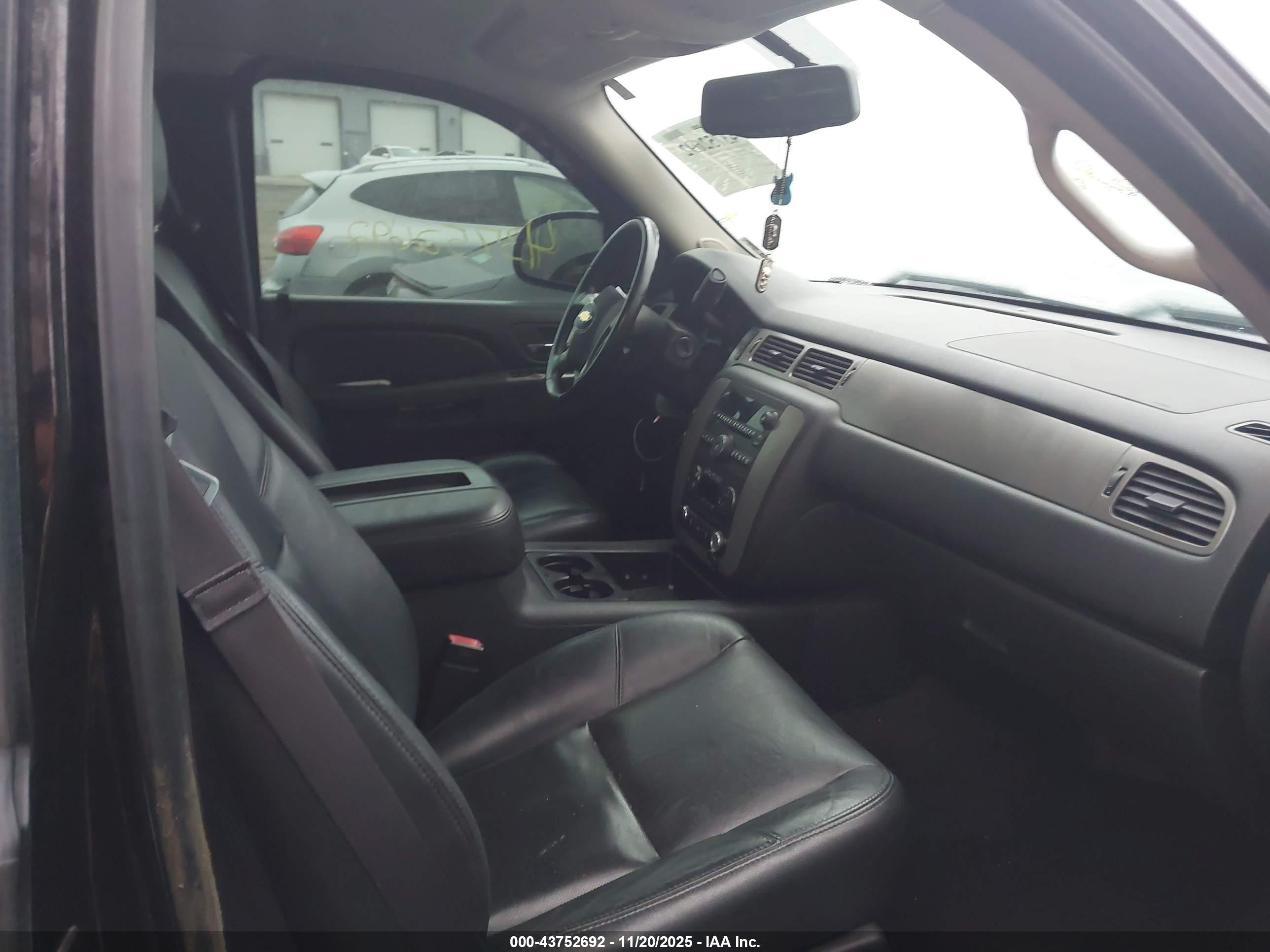 CHEVROLET SILVERADO image 5