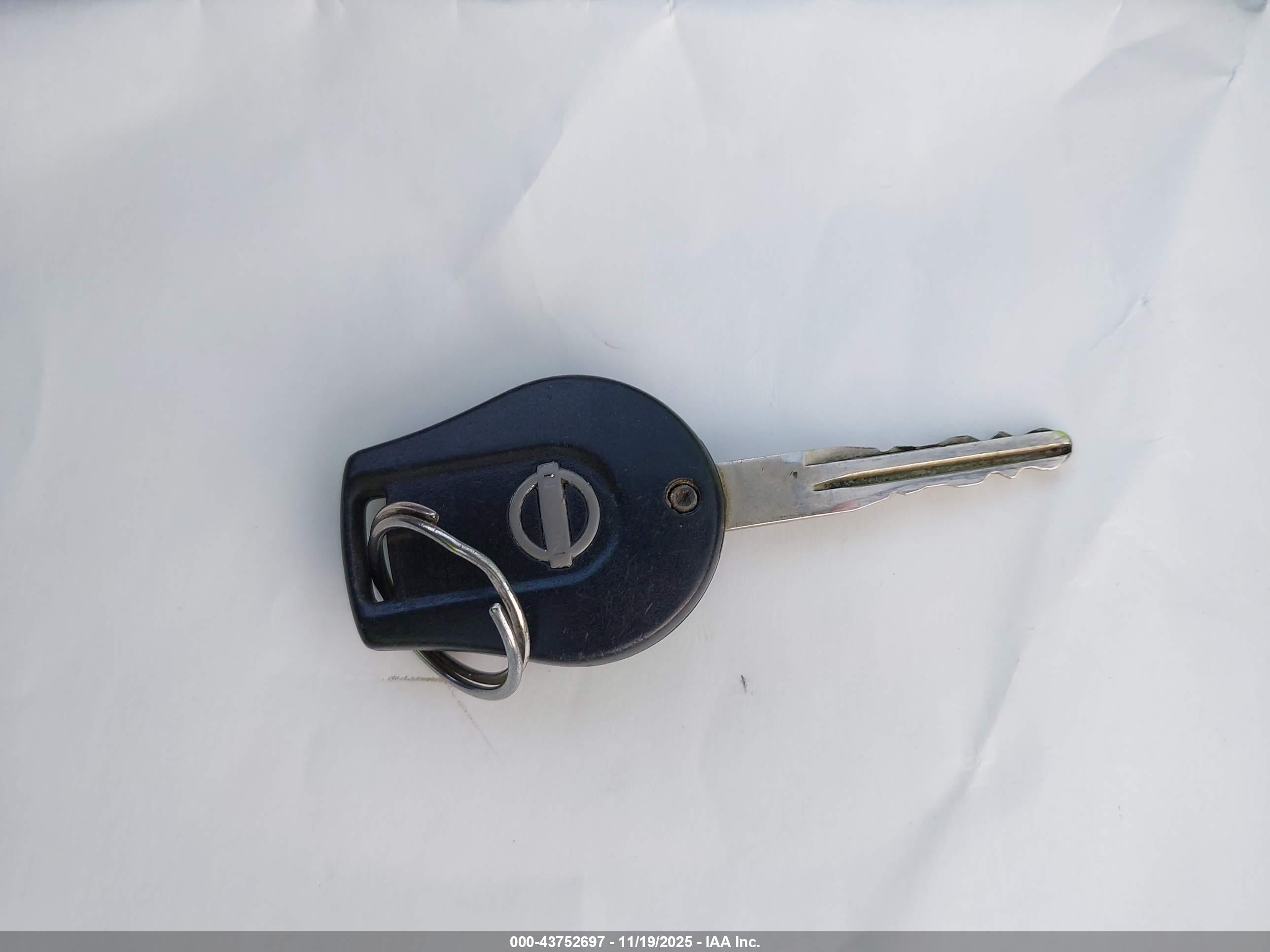 NISSAN VERSA image 11
