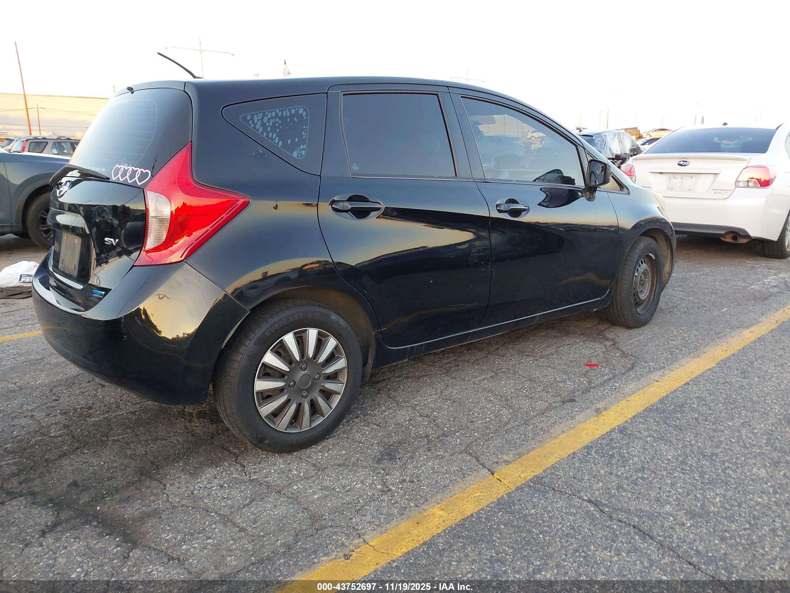 NISSAN VERSA image 4
