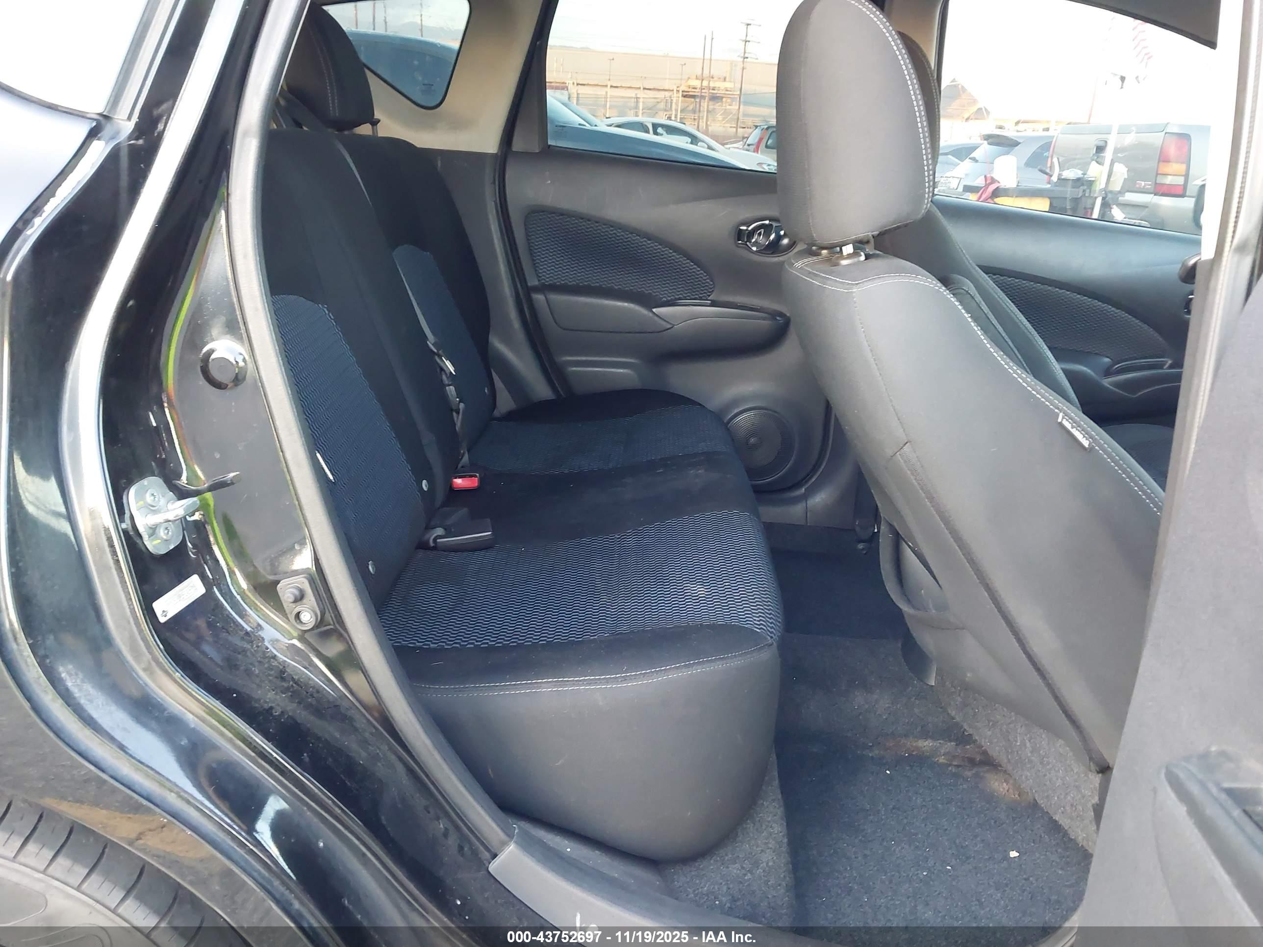 NISSAN VERSA image 8