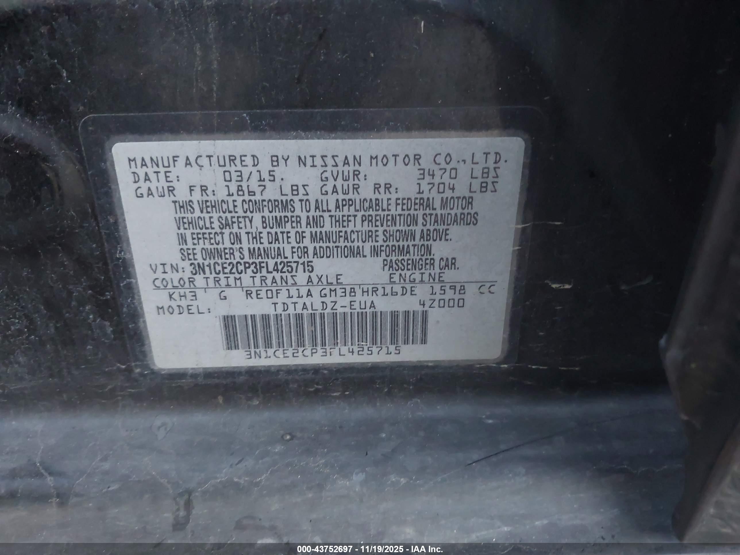 NISSAN VERSA image 9