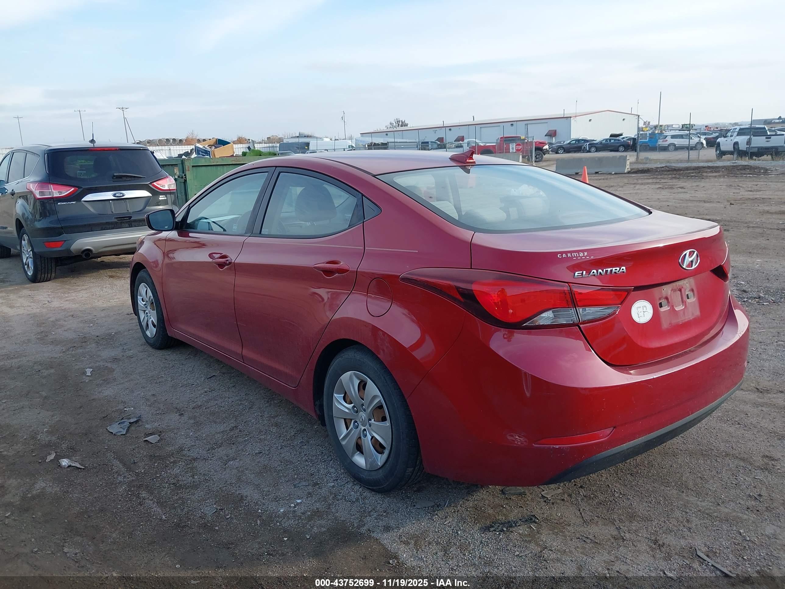 HYUNDAI ELANTRA image 3