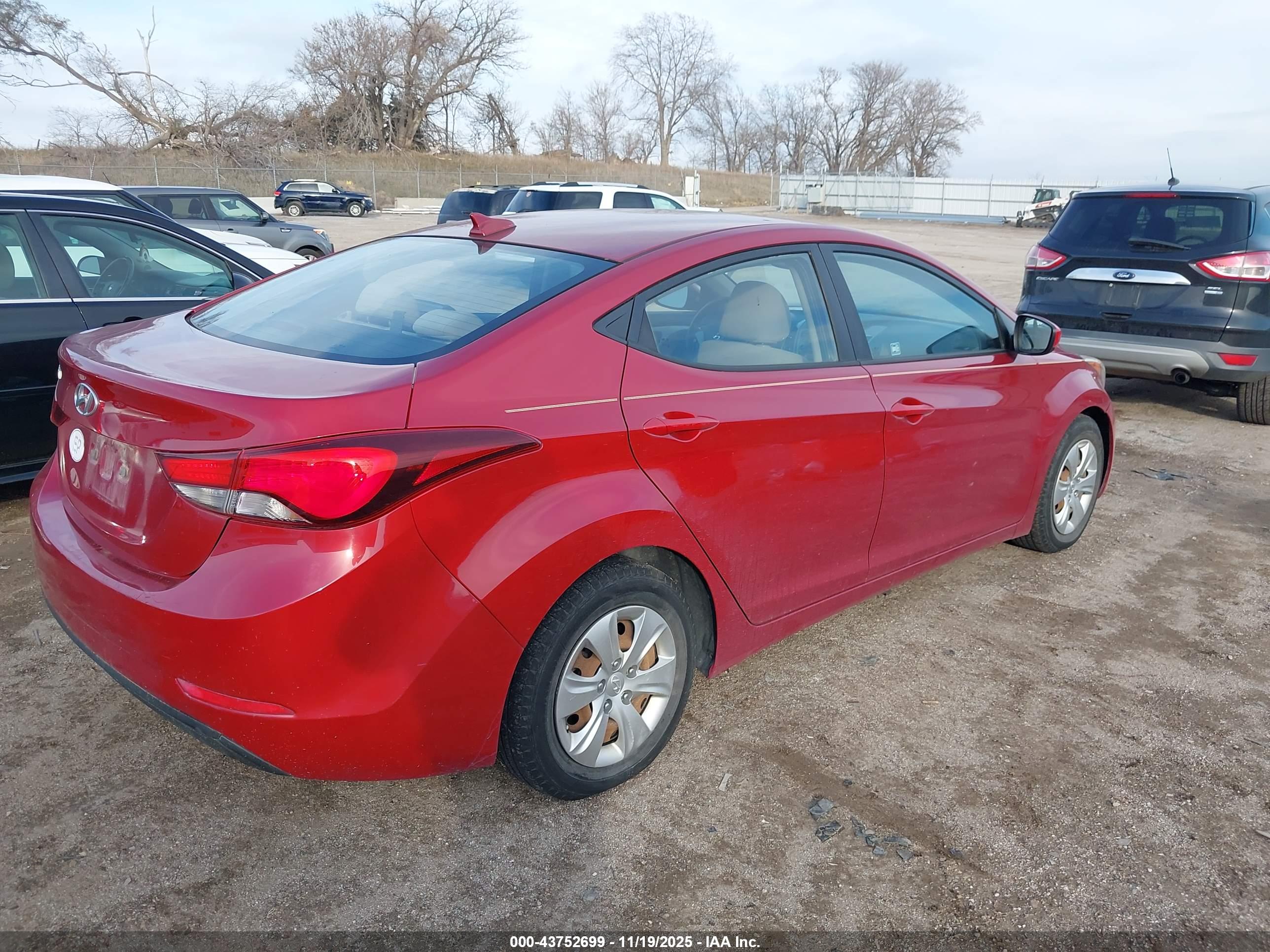 HYUNDAI ELANTRA image 4