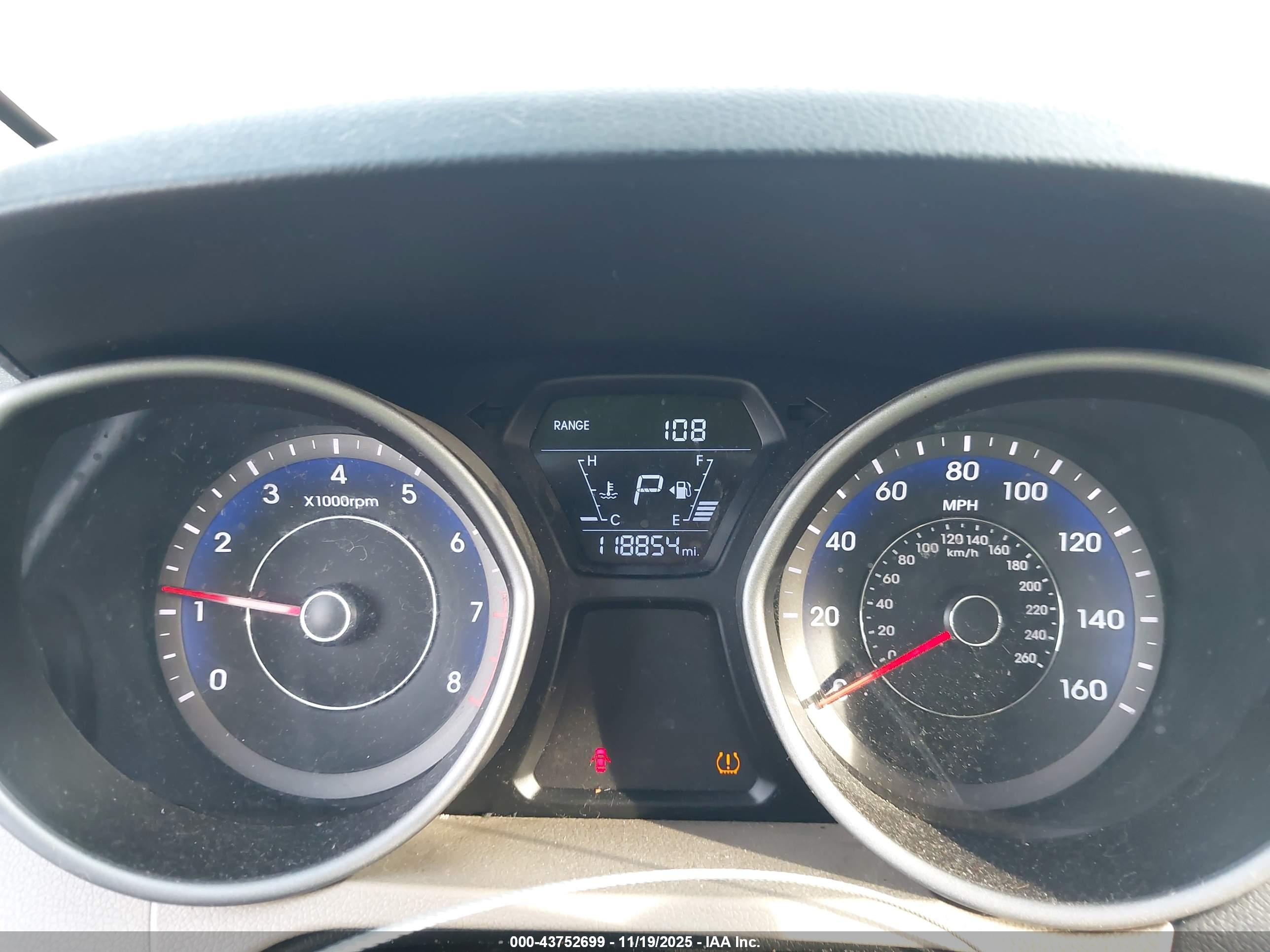 HYUNDAI ELANTRA image 7