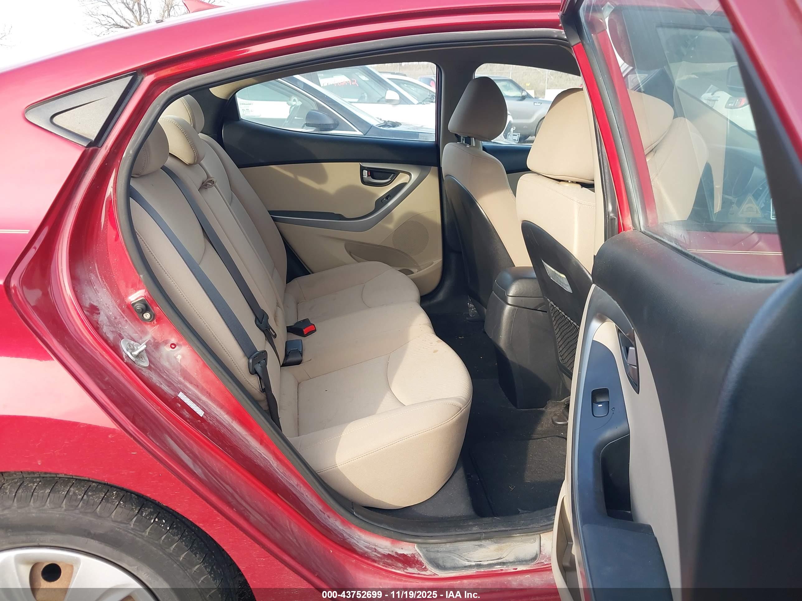 HYUNDAI ELANTRA image 8