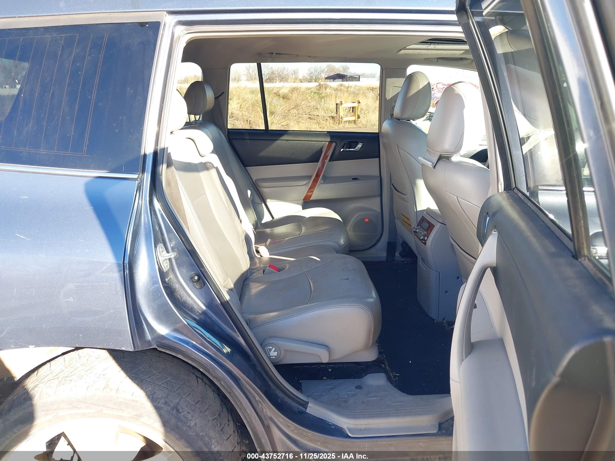 TOYOTA HIGHLANDER image 8
