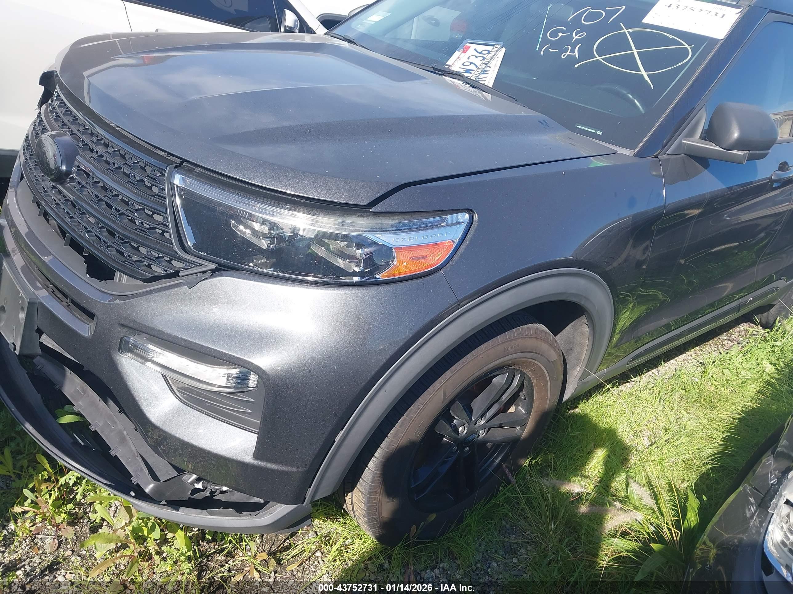 FORD EXPLORER image 2