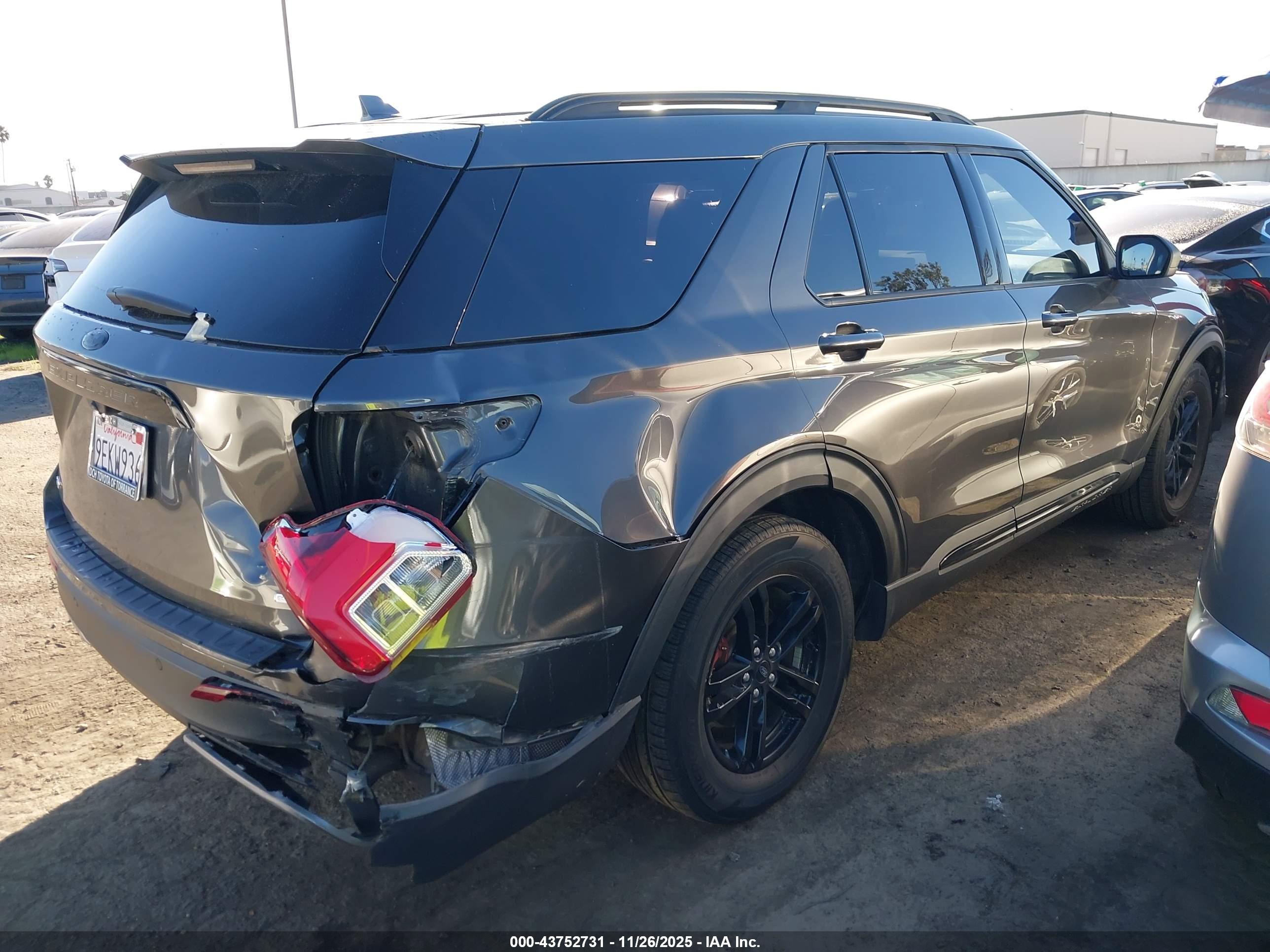 FORD EXPLORER image 4