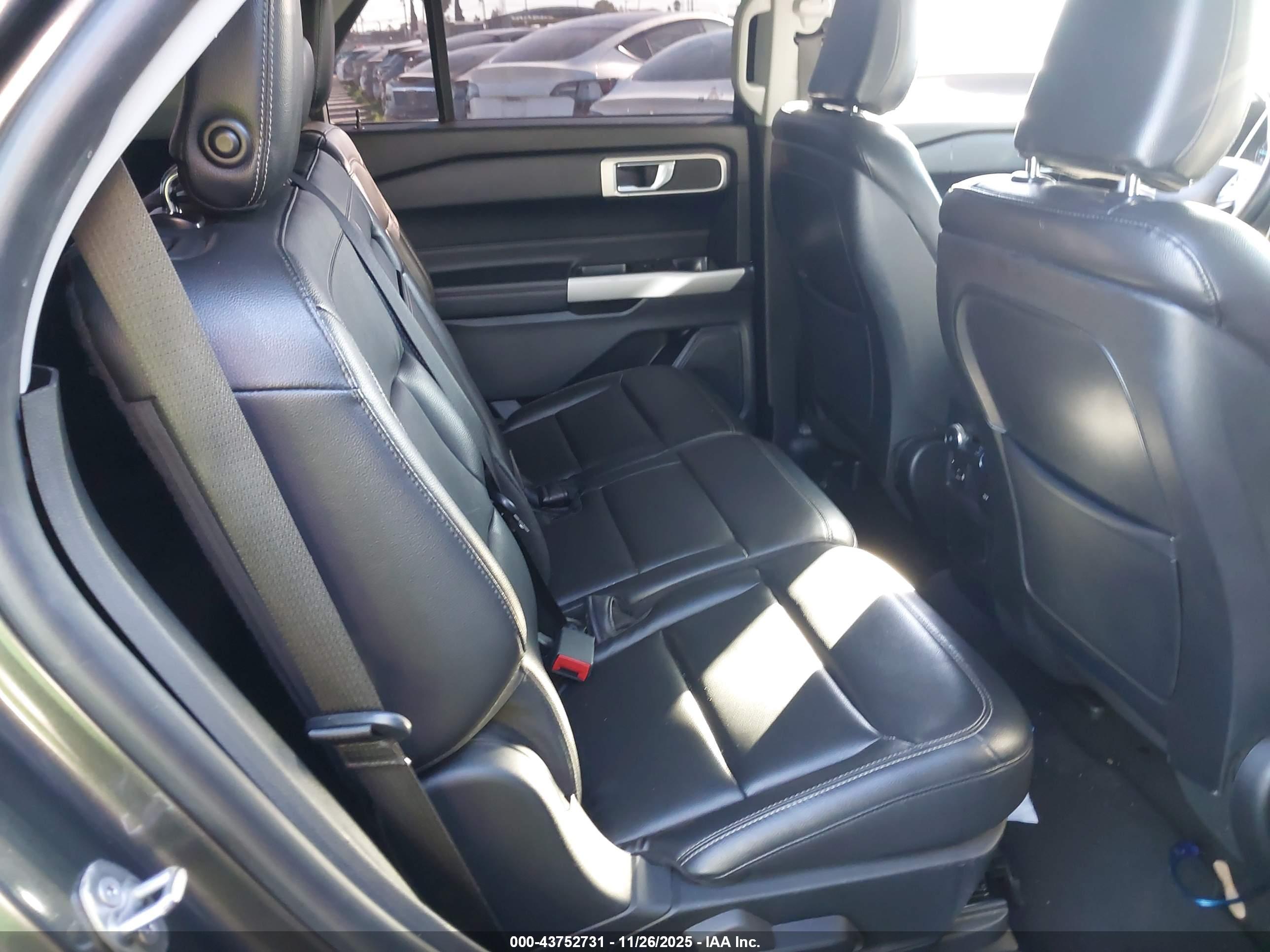 FORD EXPLORER image 8