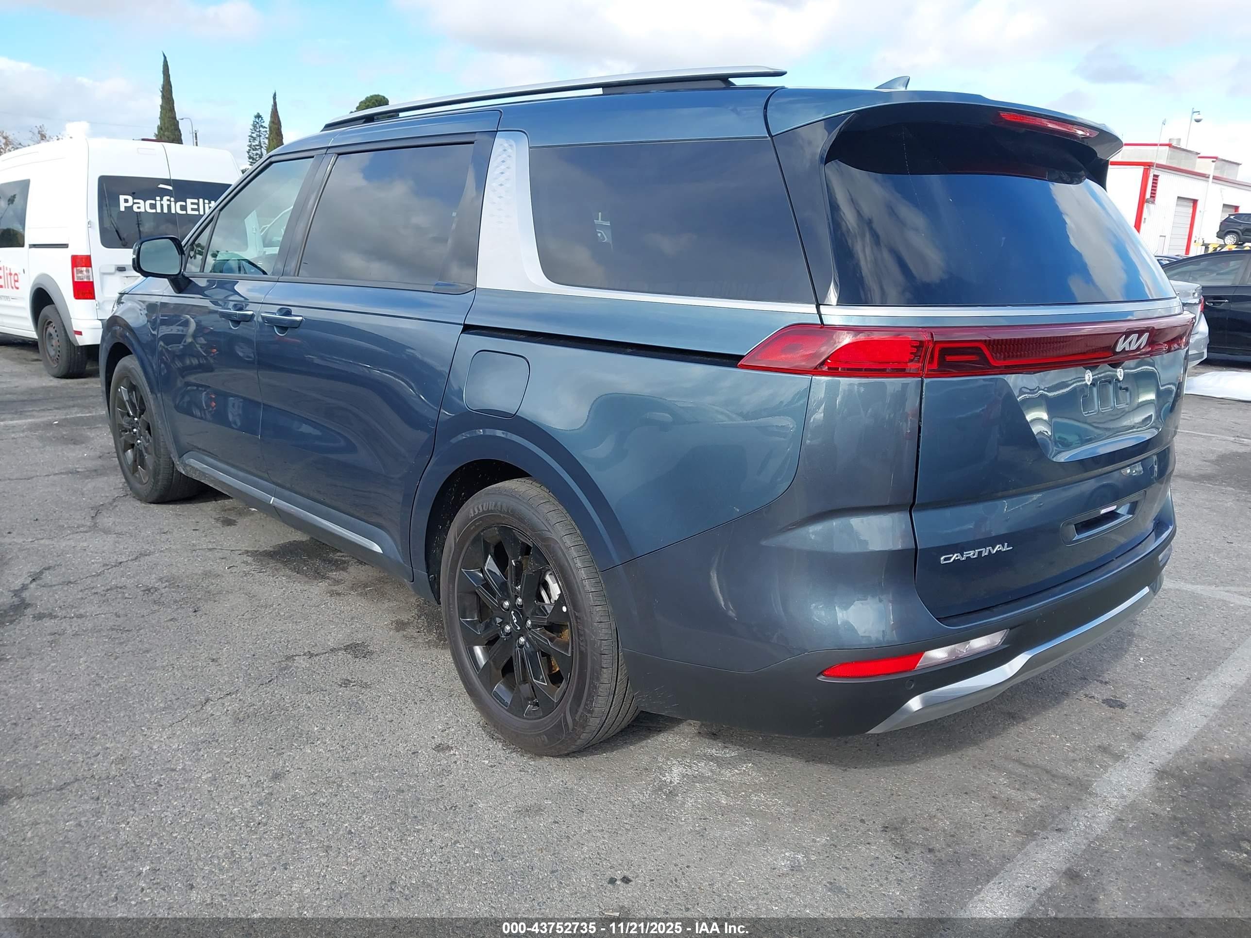 KIA CARNIVAL image 3
