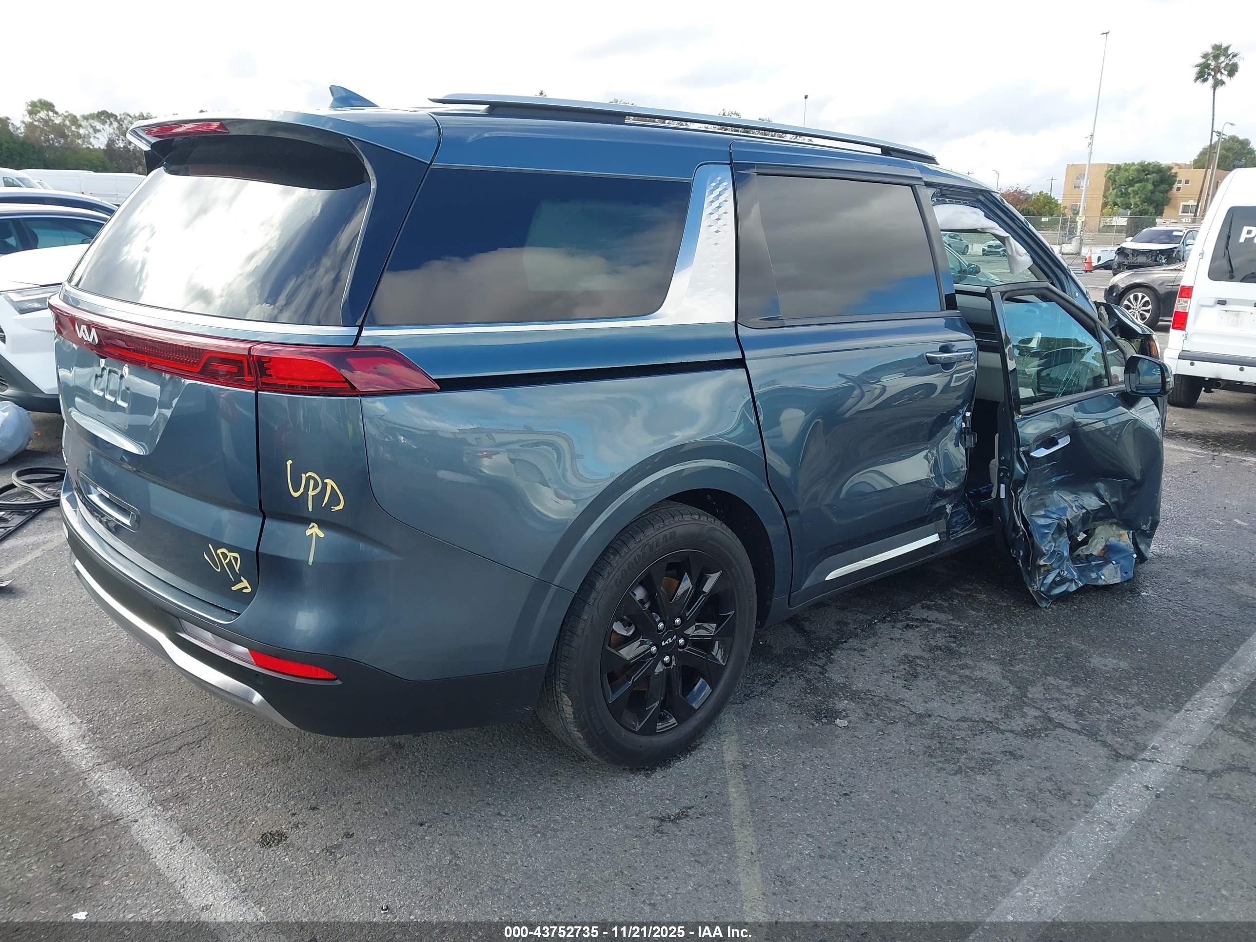 KIA CARNIVAL image 4