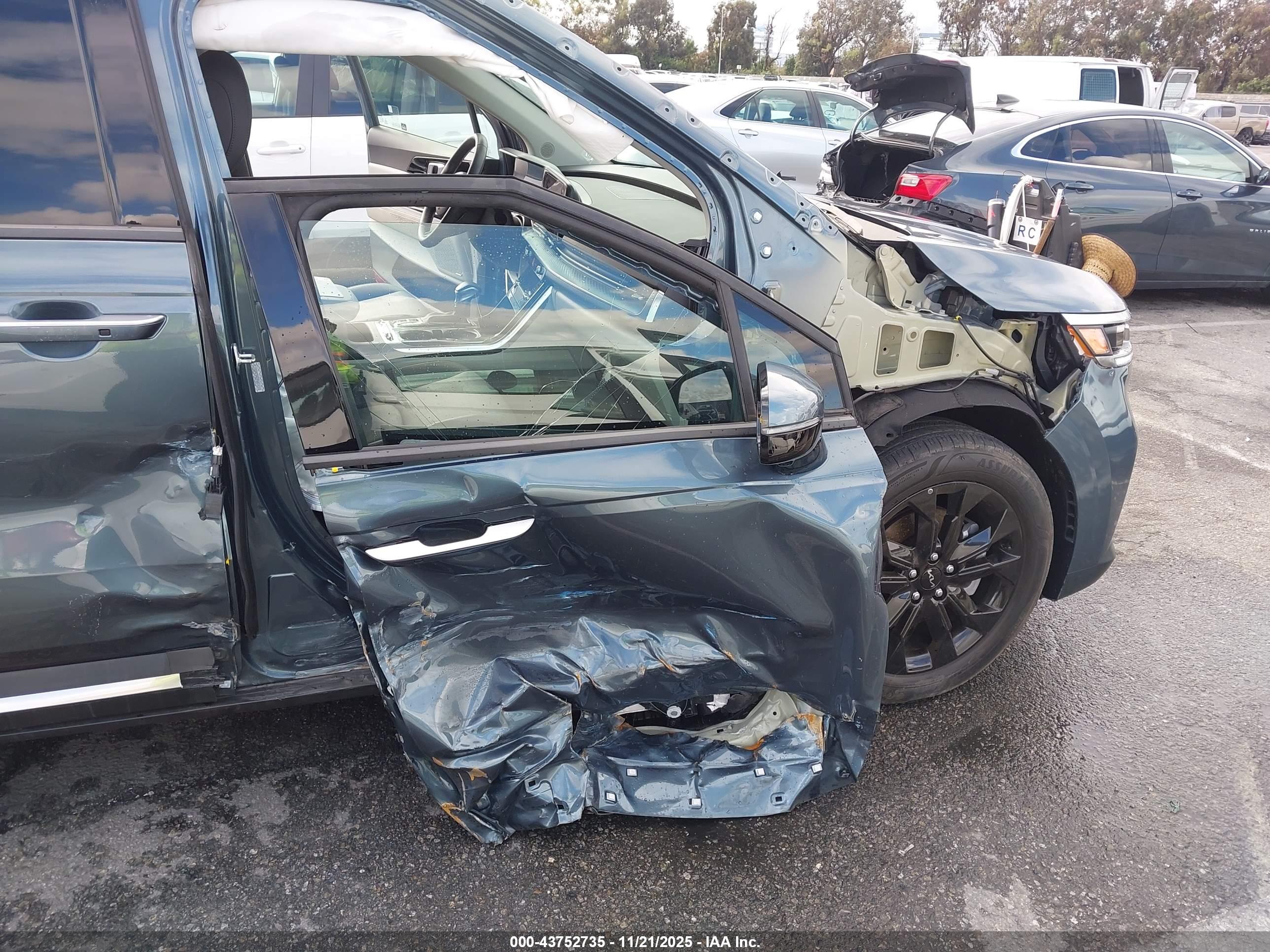 KIA CARNIVAL image 6