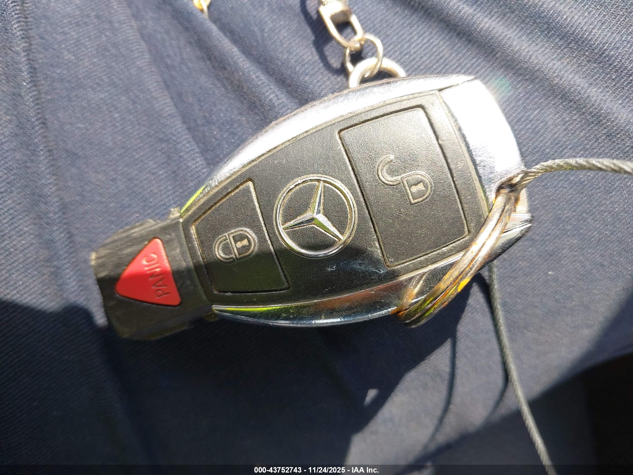 MERCEDES-BENZ GLK image 11