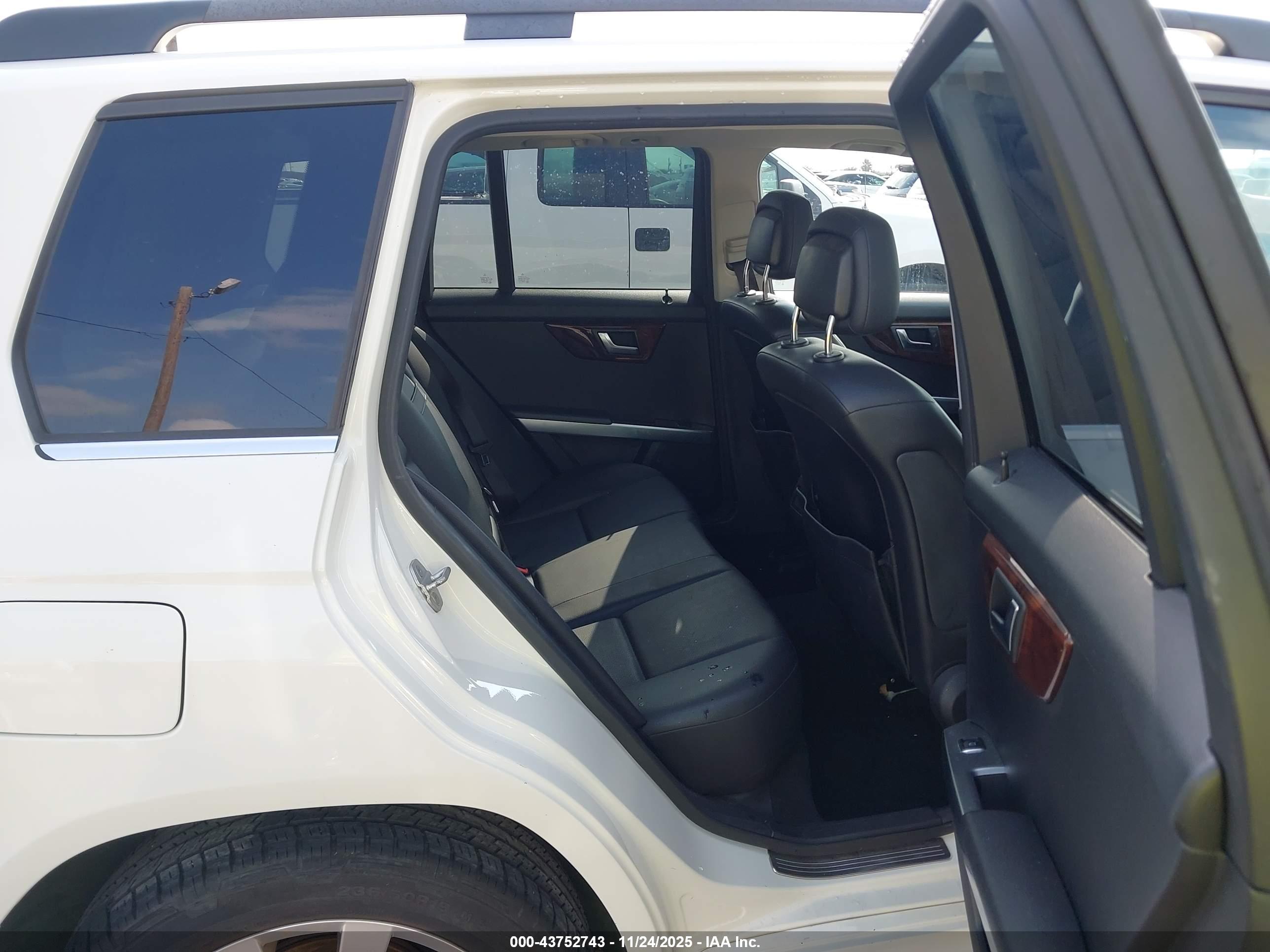 MERCEDES-BENZ GLK image 8