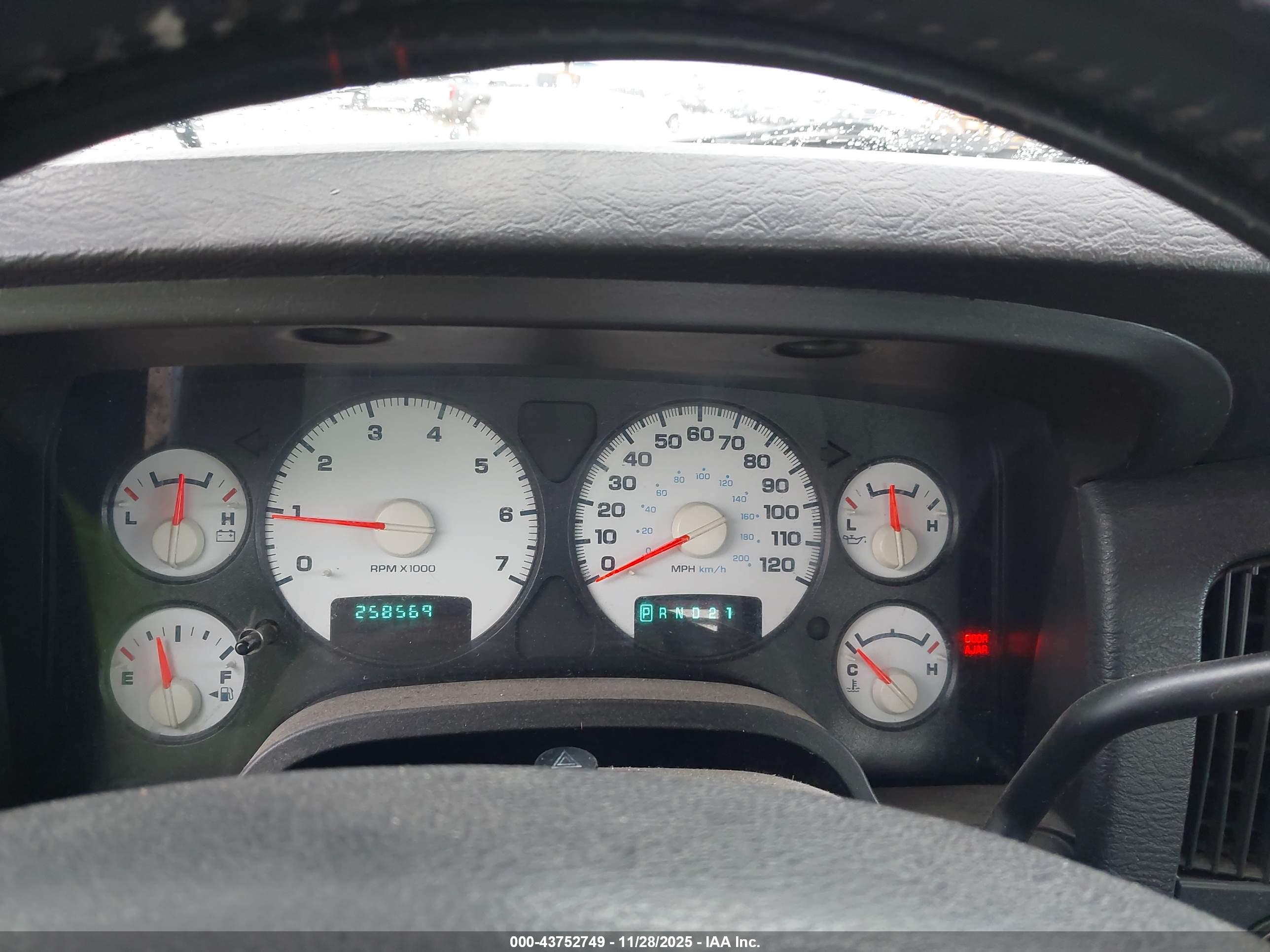 DODGE RAM image 7