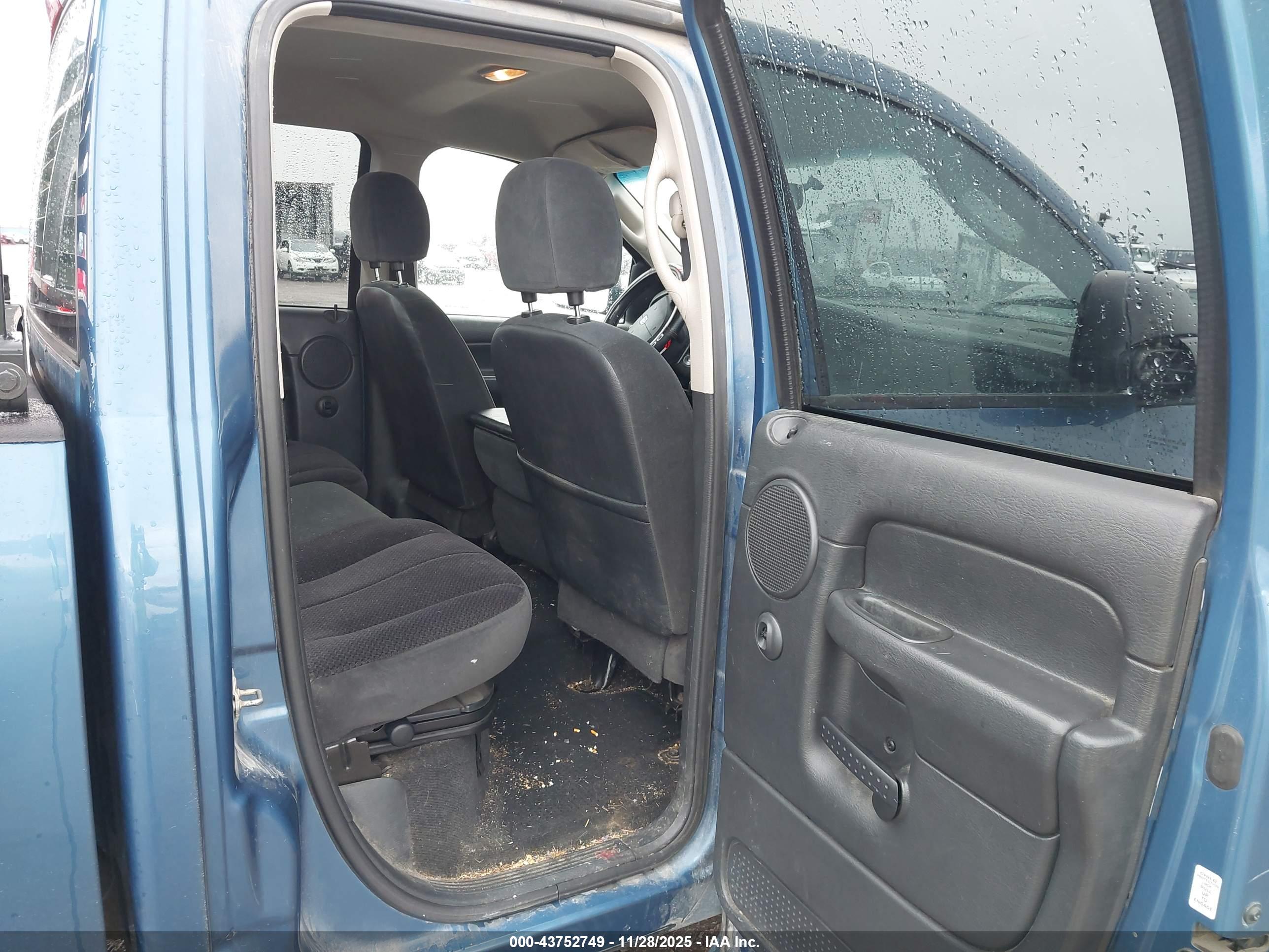 DODGE RAM image 8