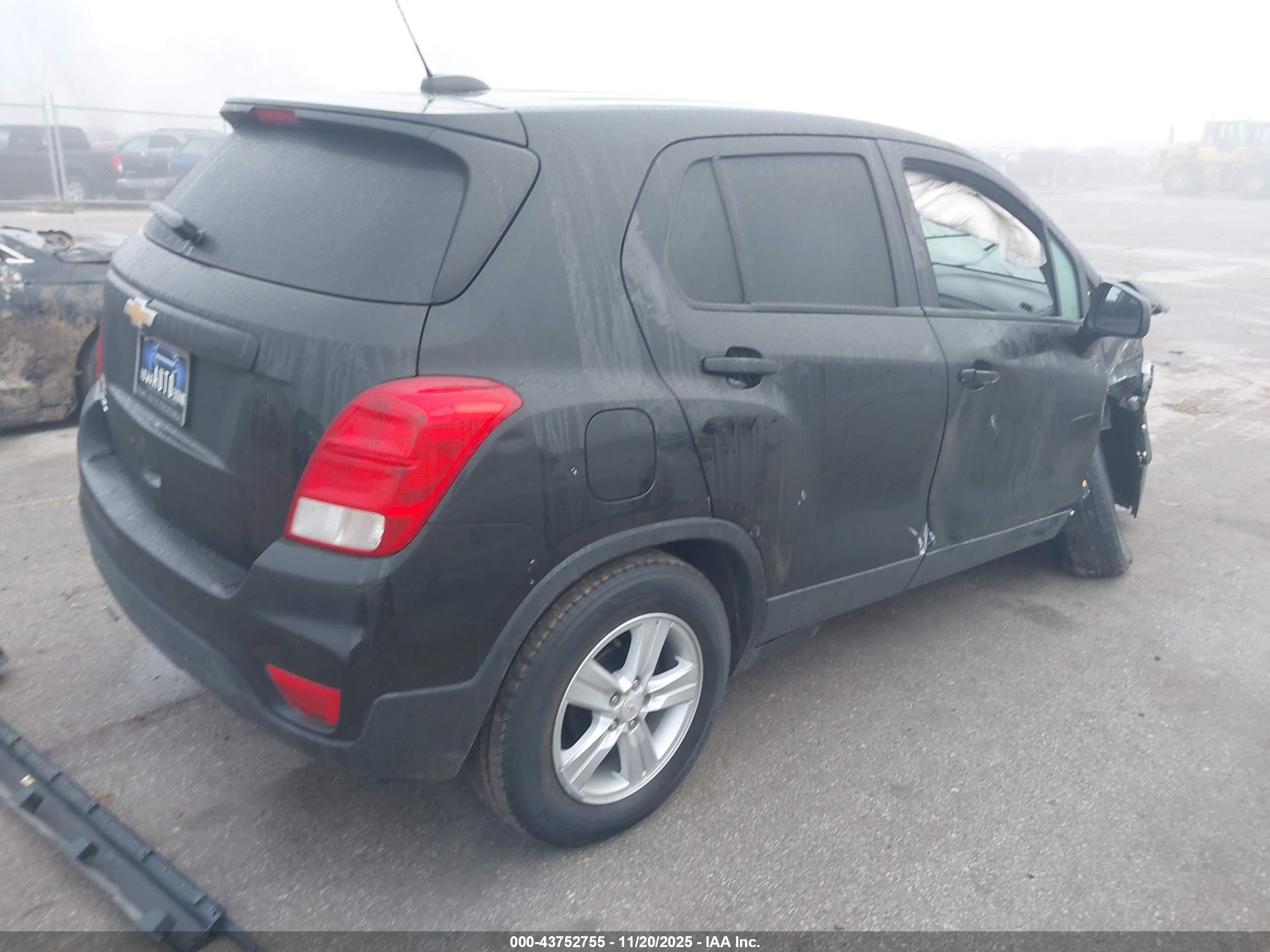 CHEVROLET TRAX image 4