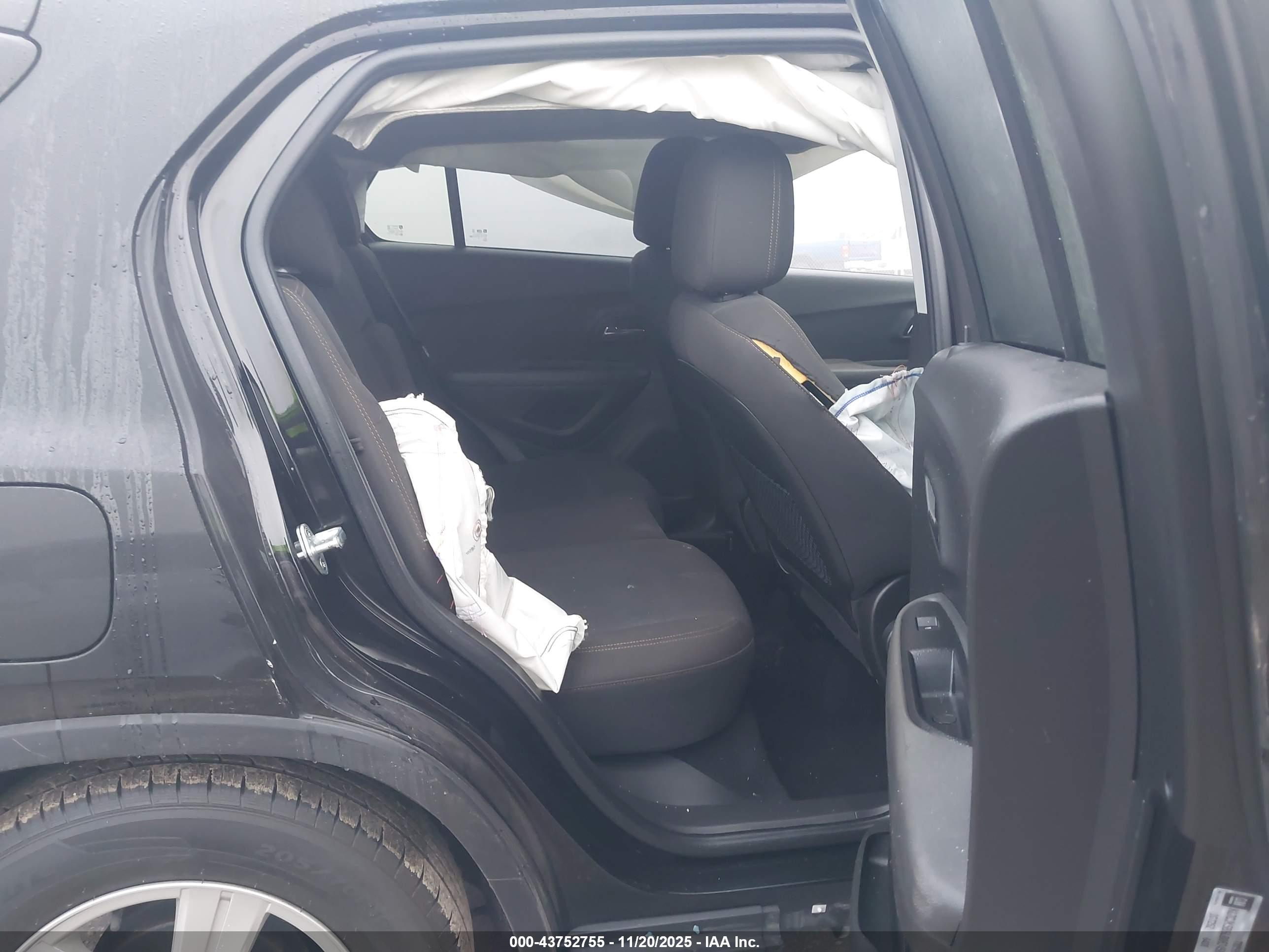 CHEVROLET TRAX image 8