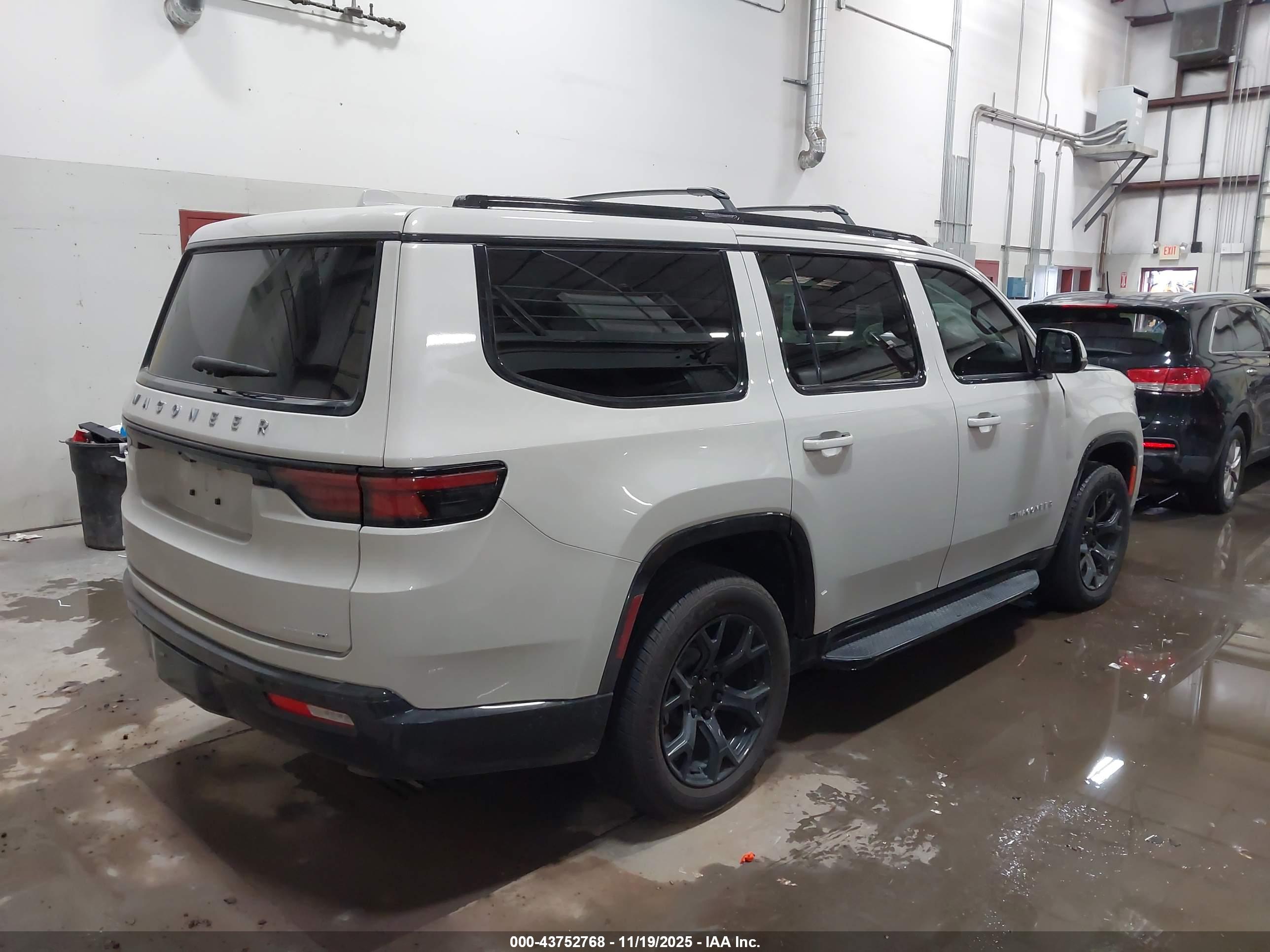 JEEP WAGONEER image 4