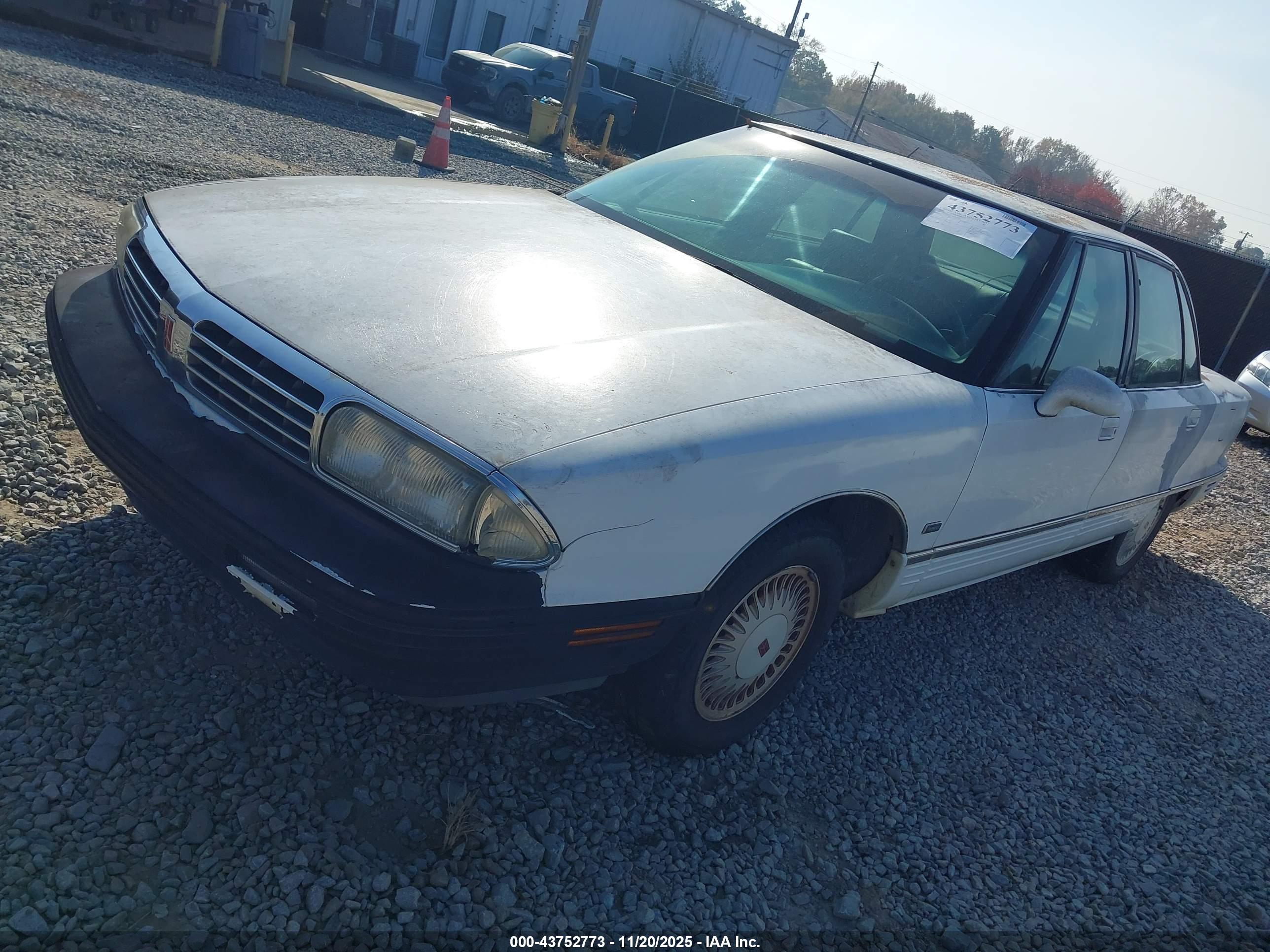 OLDSMOBILE 98 image 2