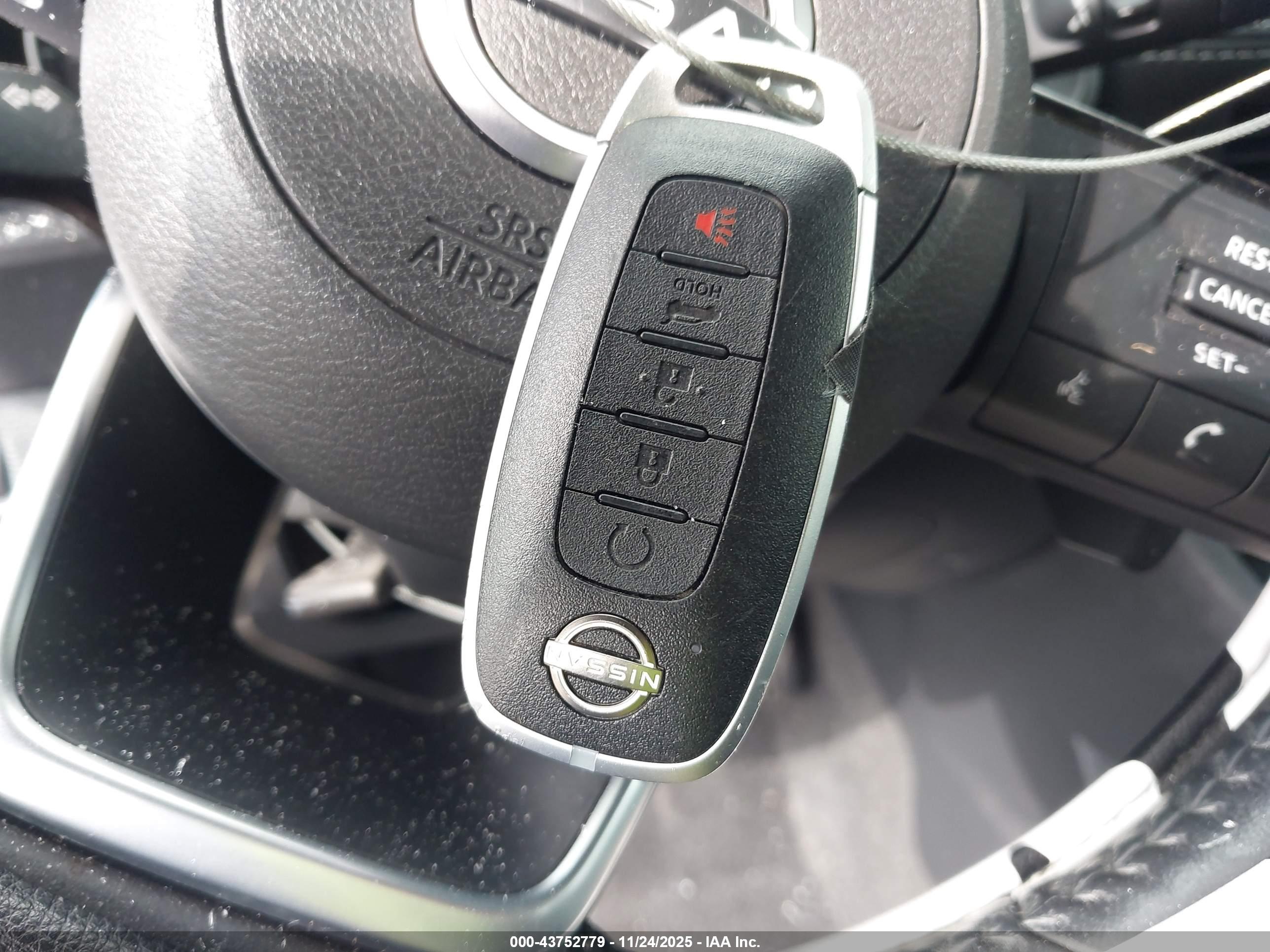 NISSAN ROGUE image 11