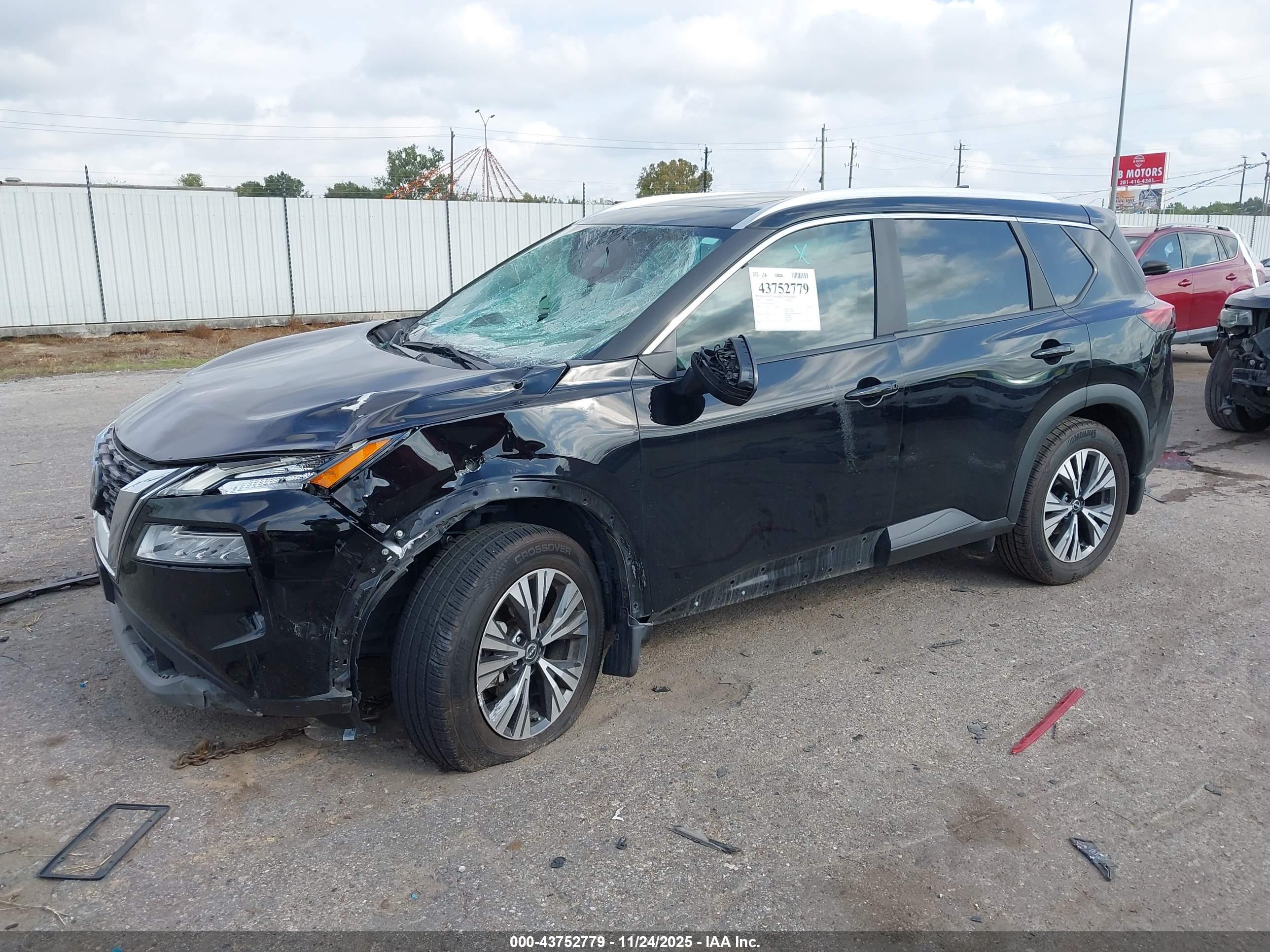 NISSAN ROGUE image 2