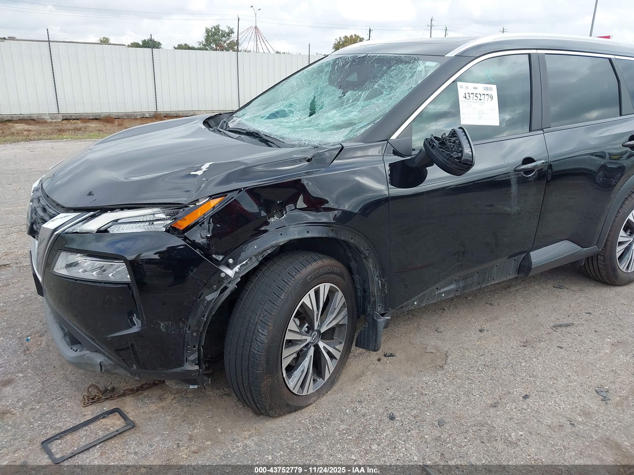 NISSAN ROGUE image 6