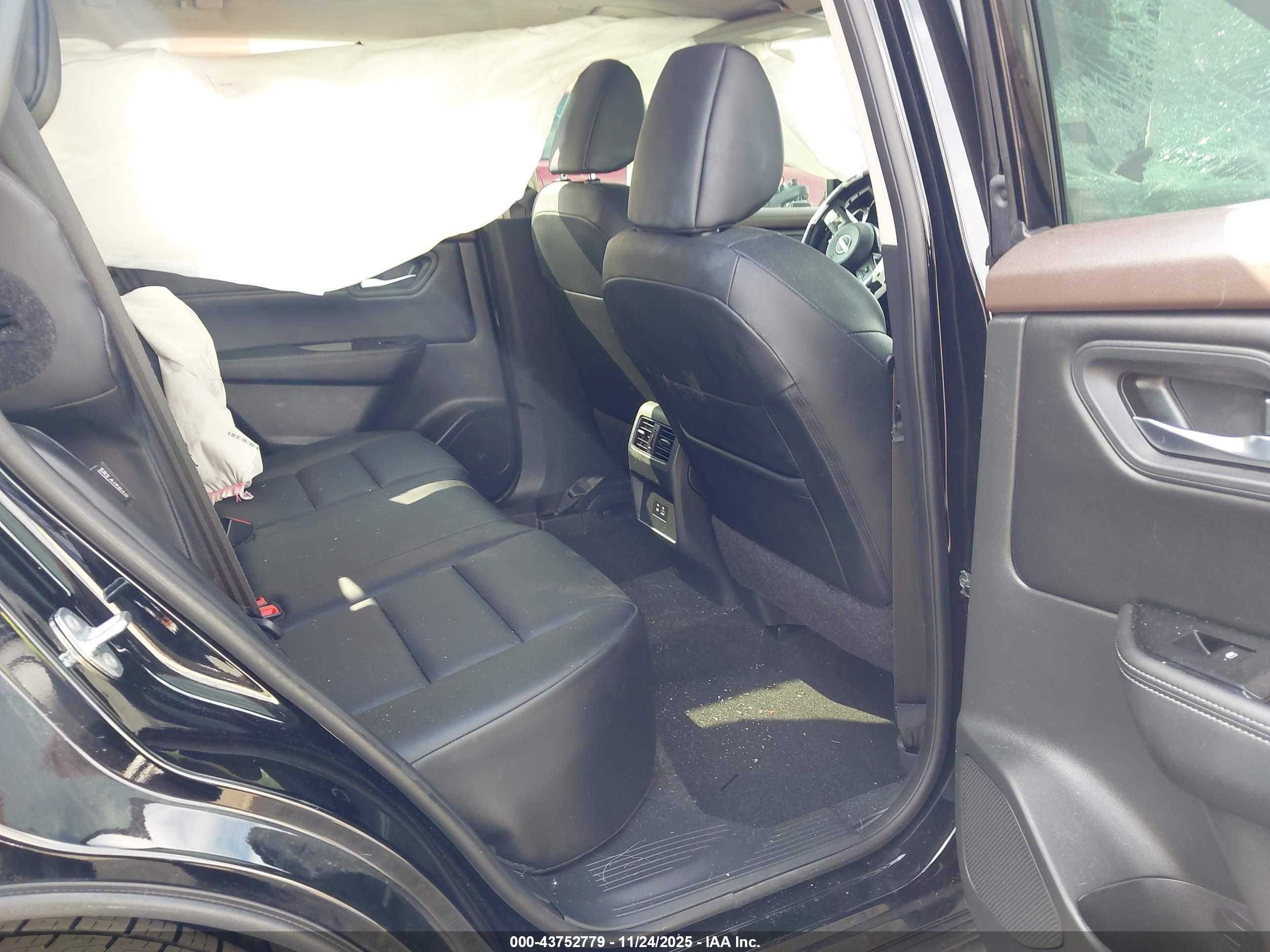 NISSAN ROGUE image 8