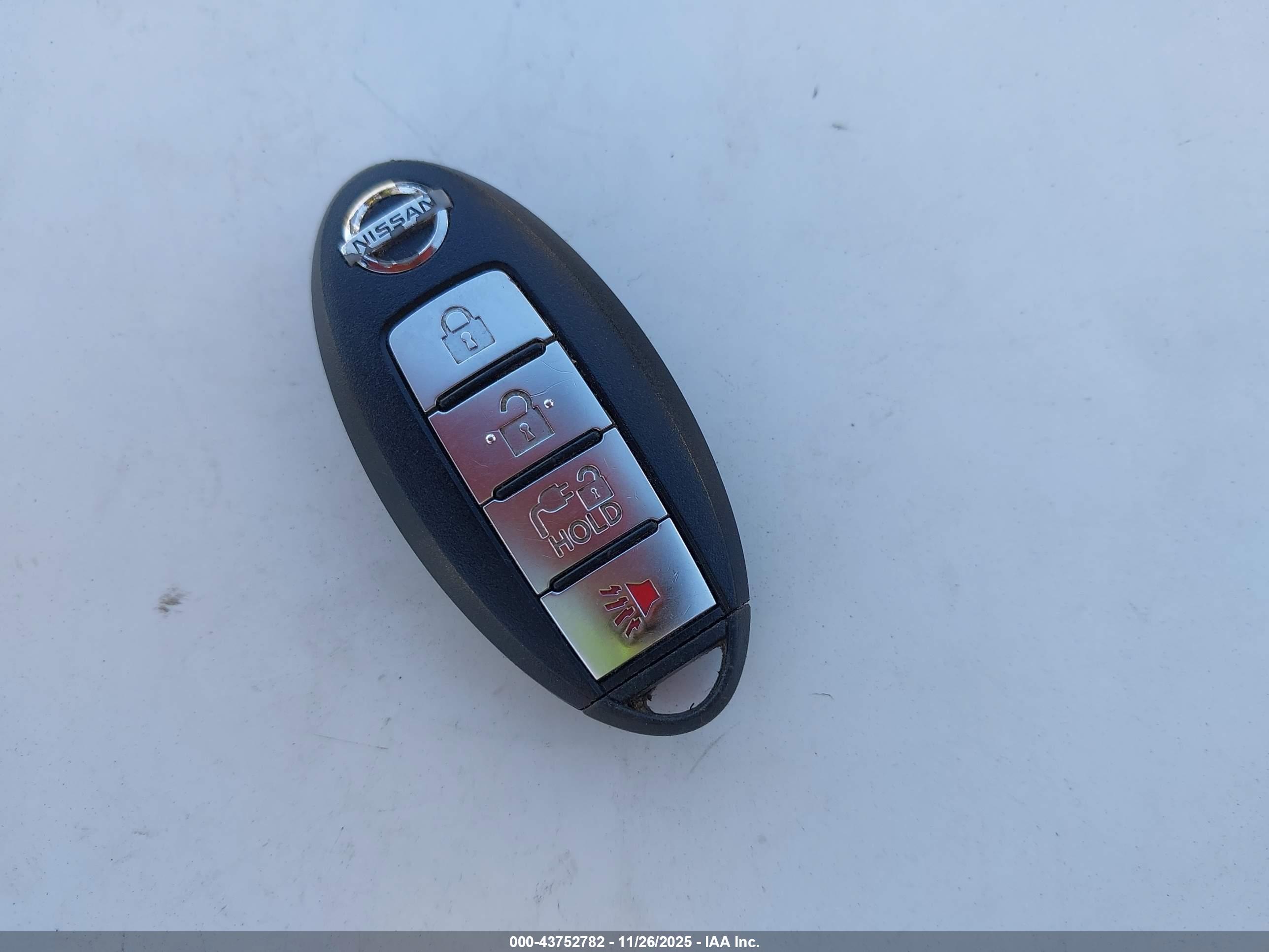 NISSAN LEAF image 11
