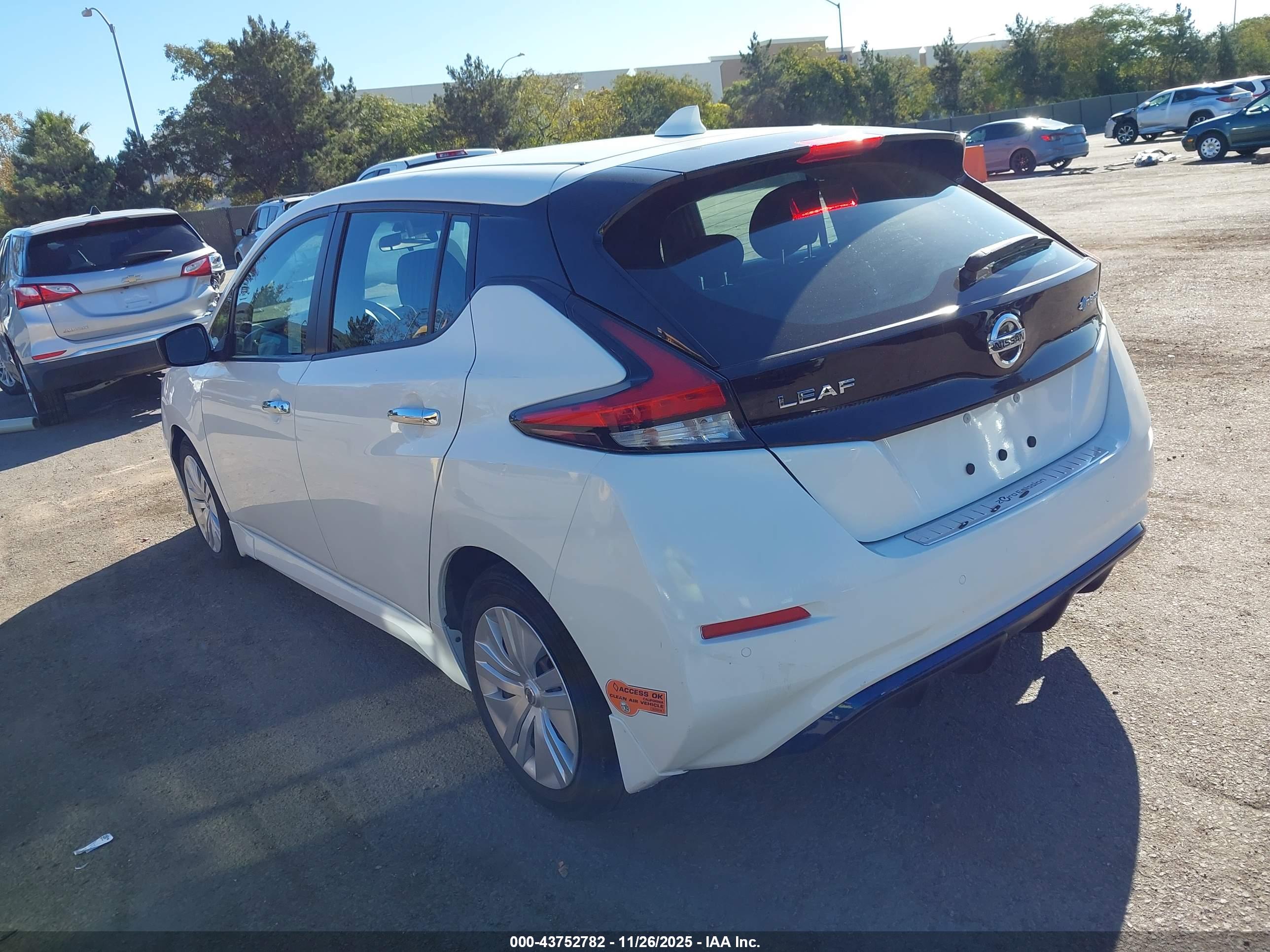 NISSAN LEAF image 3