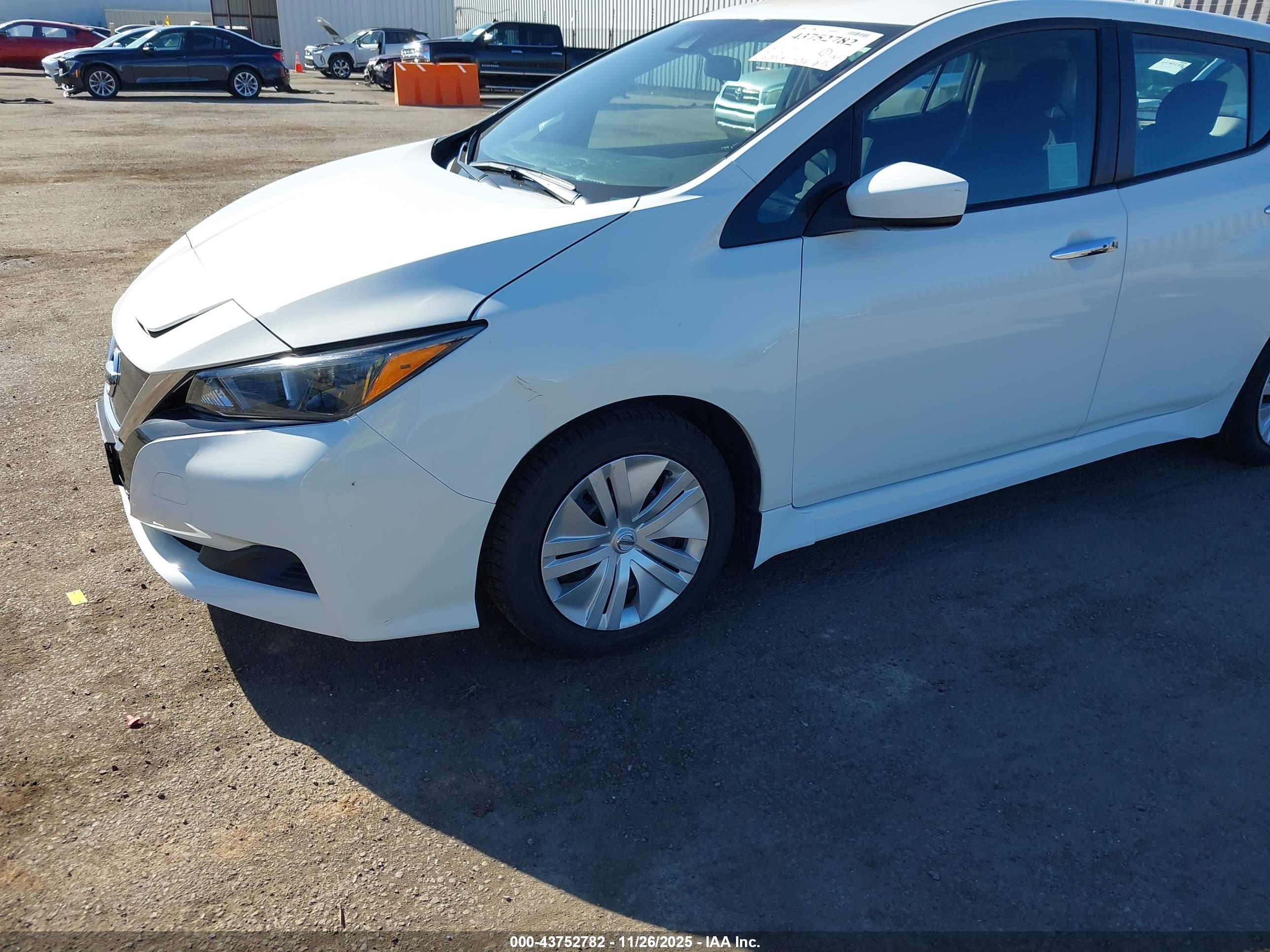 NISSAN LEAF image 6