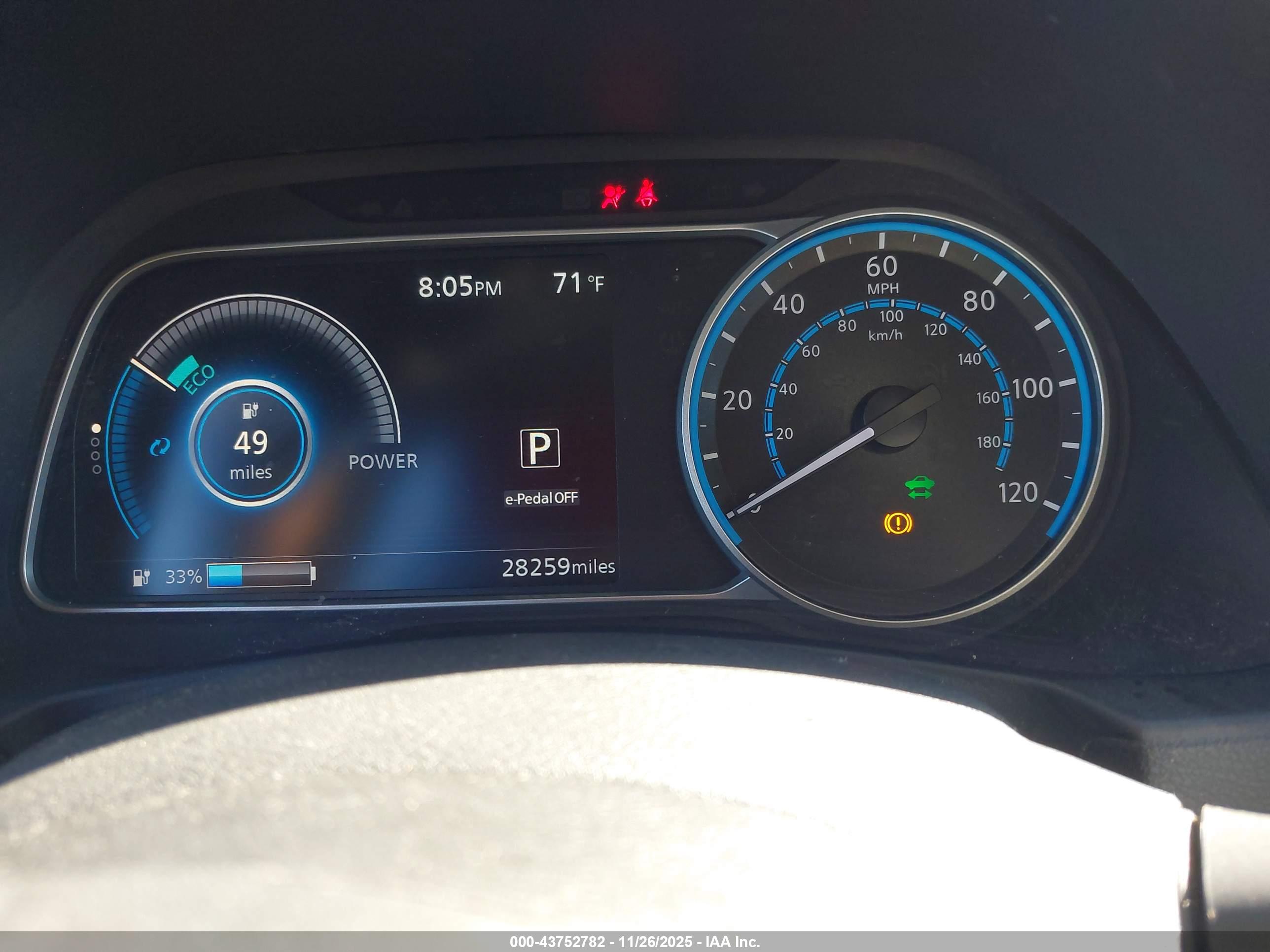 NISSAN LEAF image 7