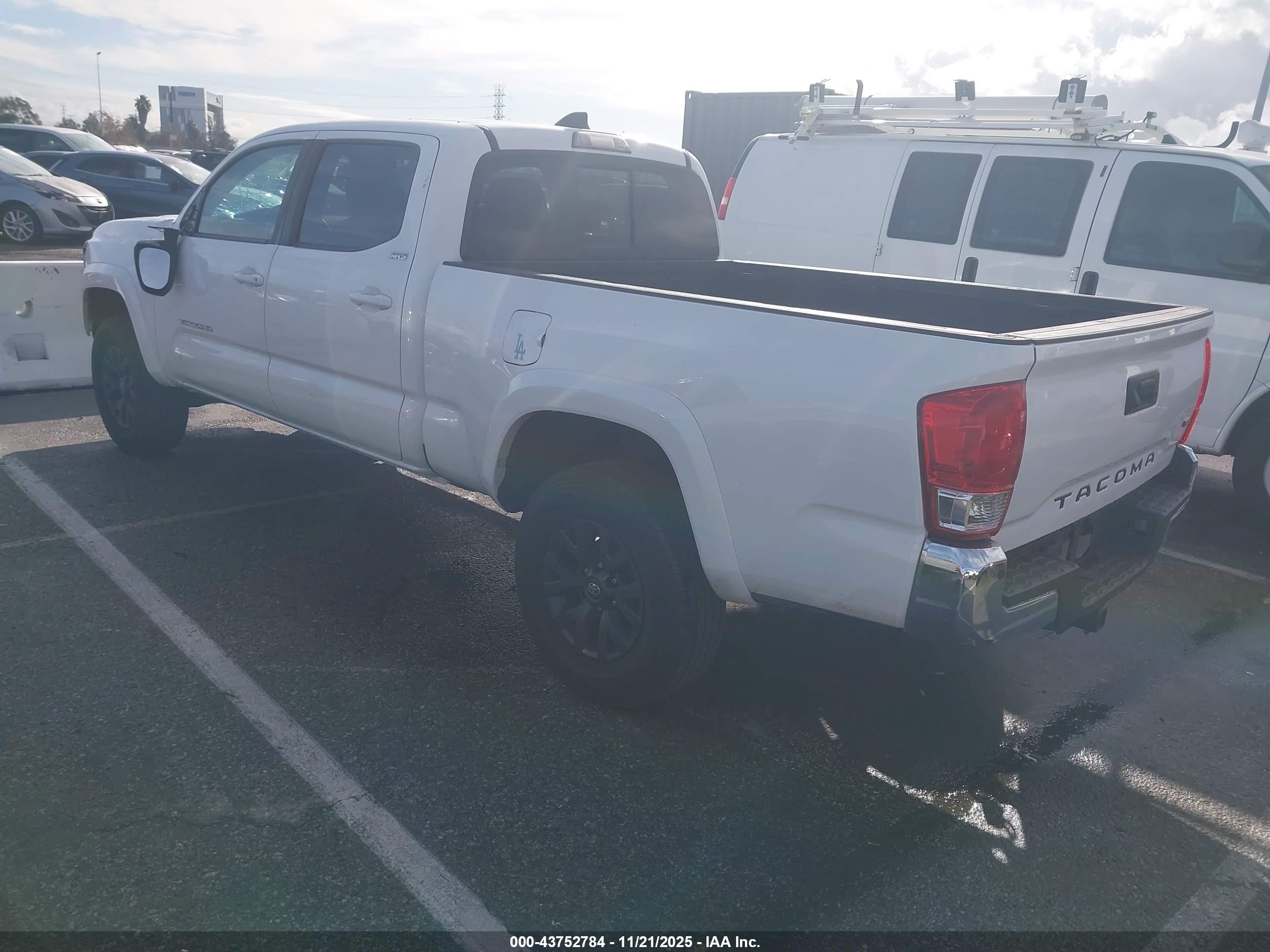 TOYOTA TACOMA image 3