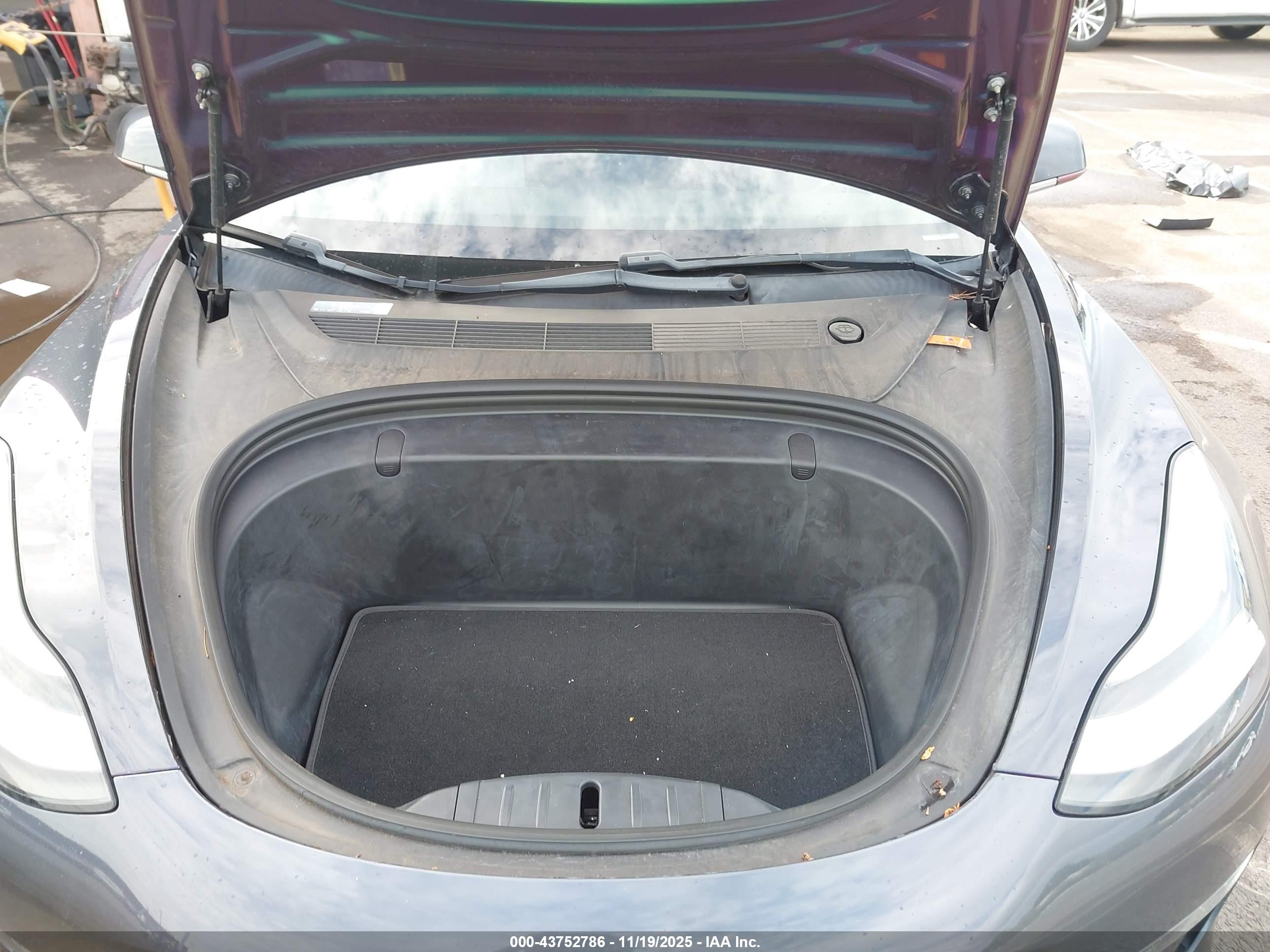 TESLA MODEL image 10