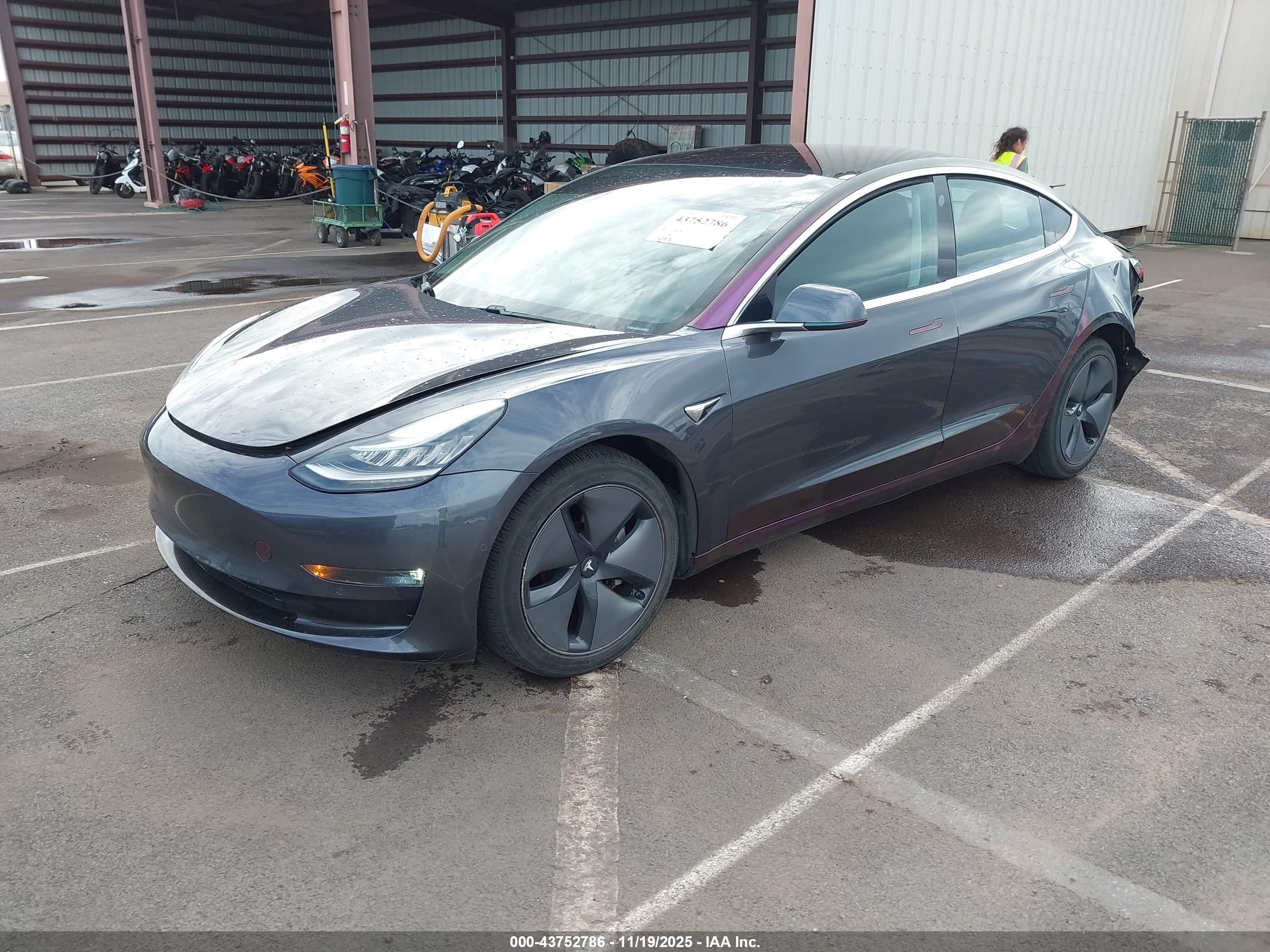 TESLA MODEL image 2