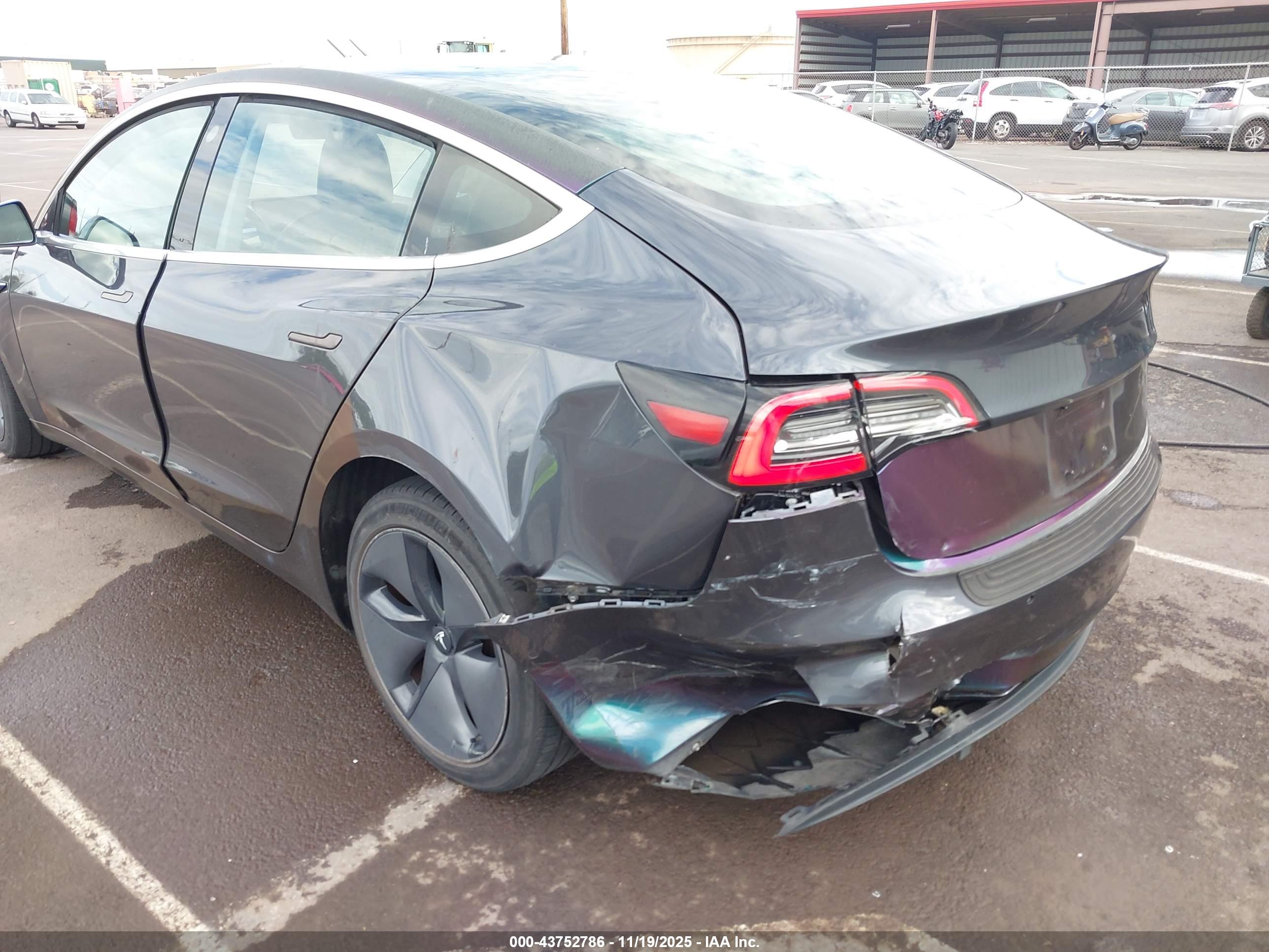 TESLA MODEL image 6