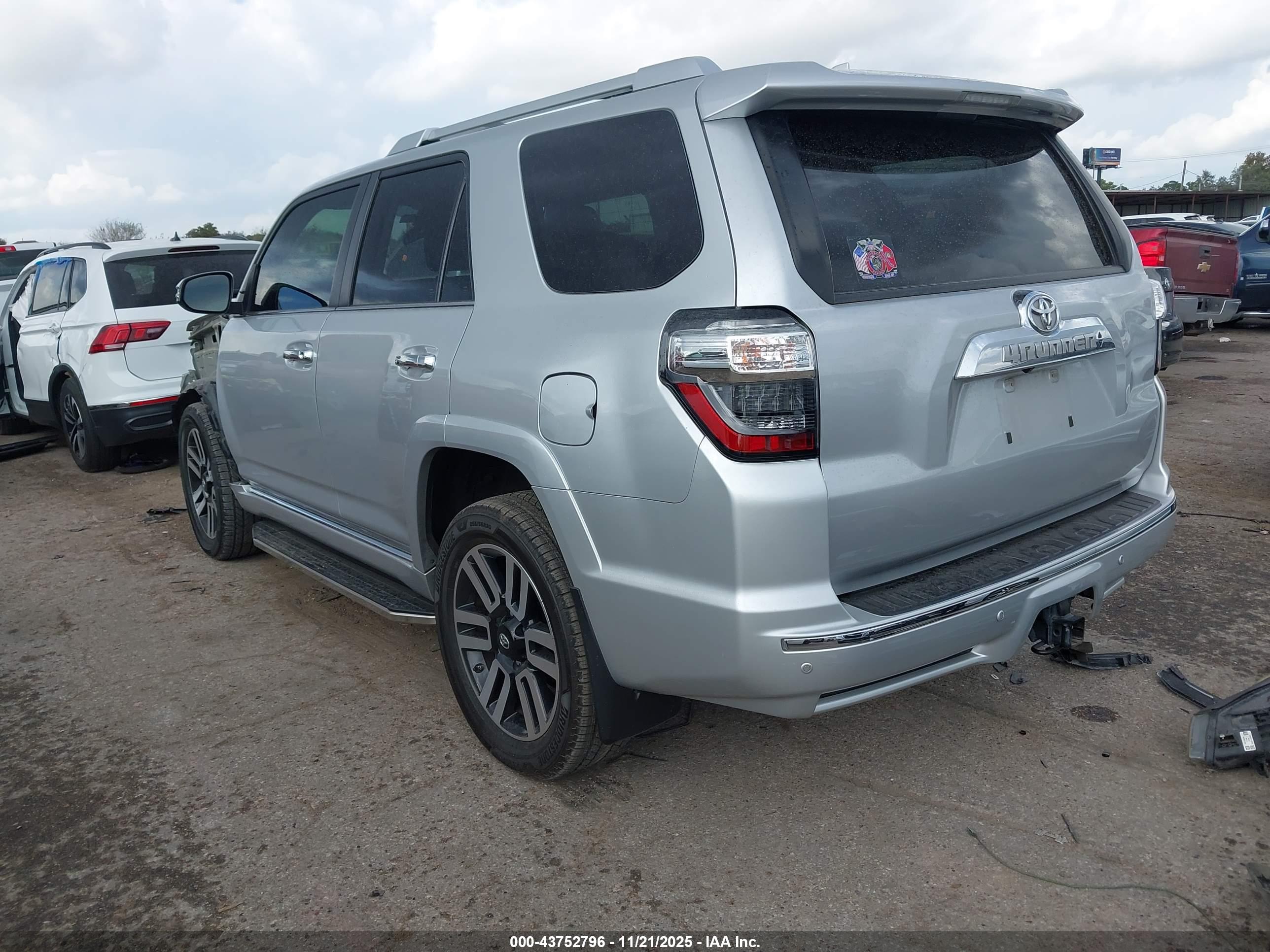 TOYOTA 4RUNNER image 3
