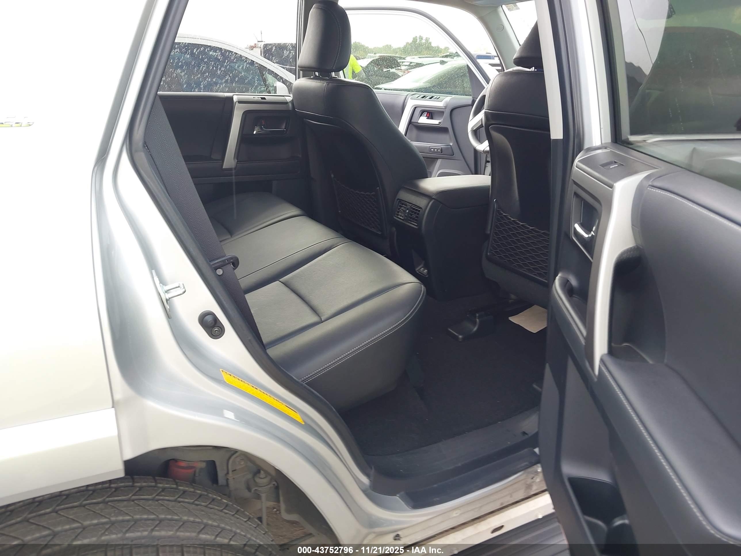TOYOTA 4RUNNER image 8