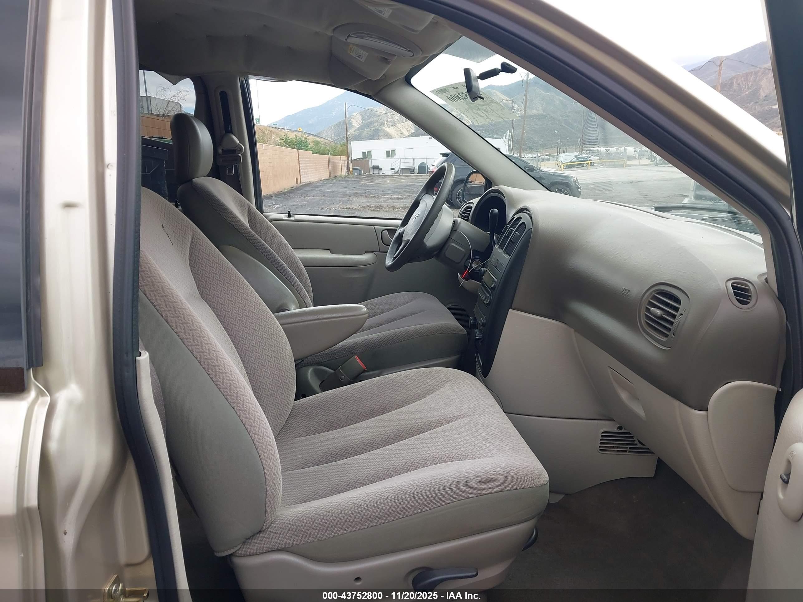 DODGE CARAVAN image 5
