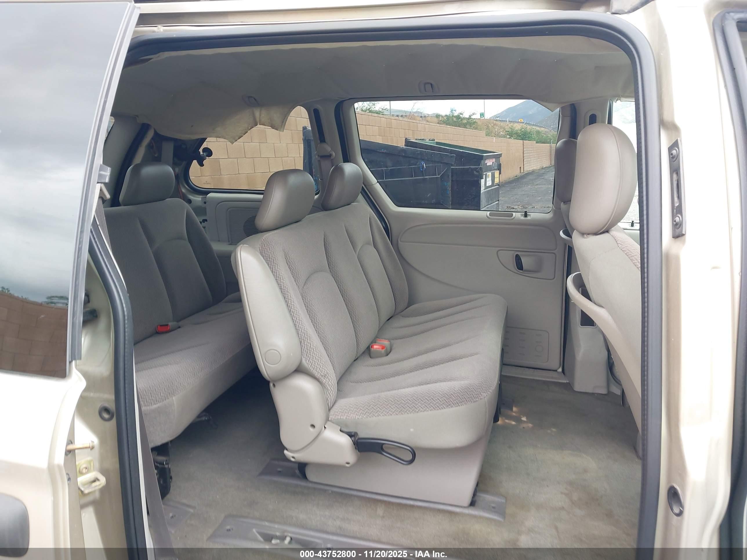 DODGE CARAVAN image 8