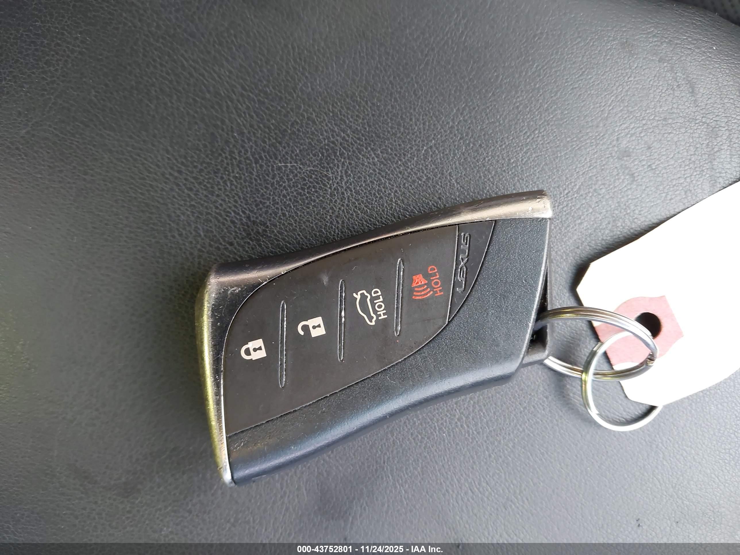 LEXUS ES image 11