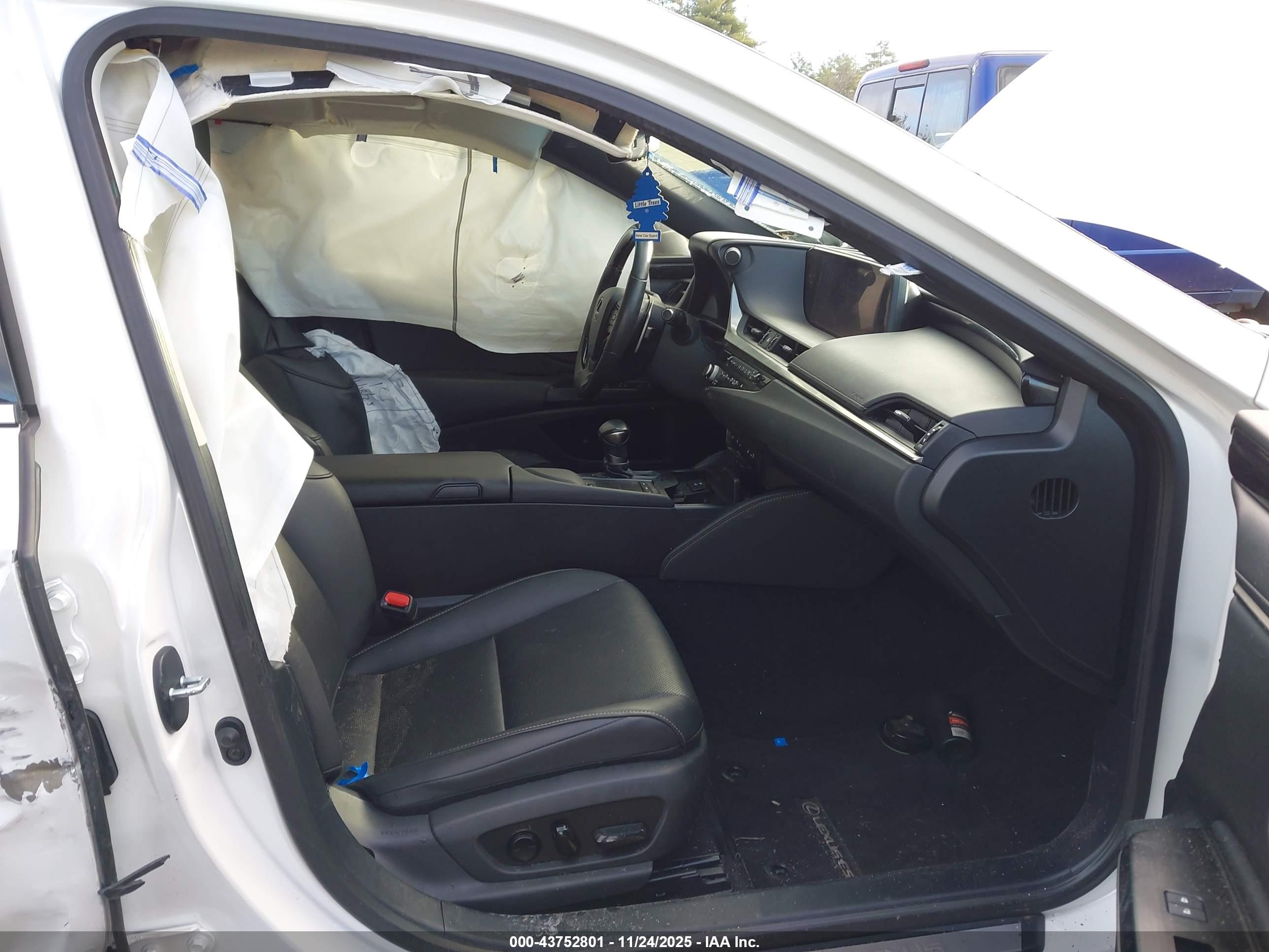 LEXUS ES image 5
