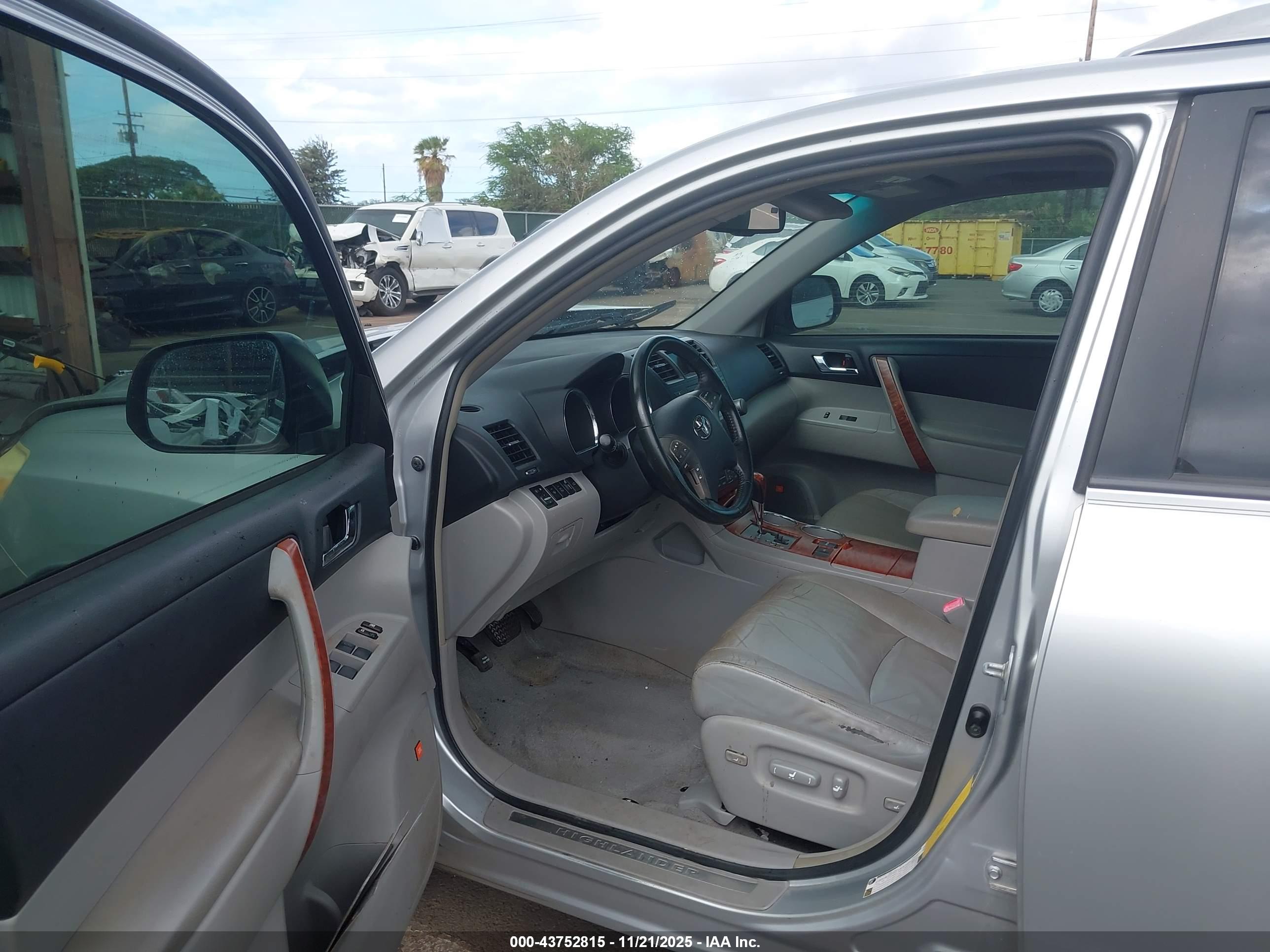 TOYOTA HIGHLANDER image 5