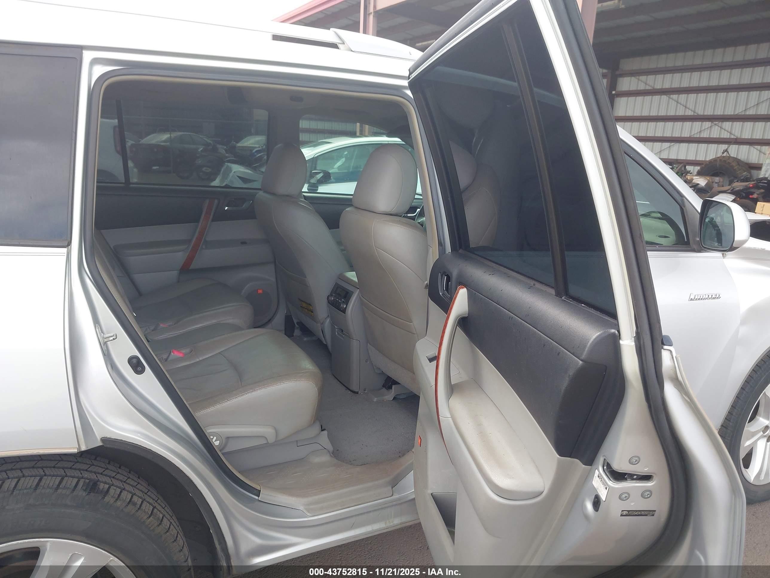 TOYOTA HIGHLANDER image 8