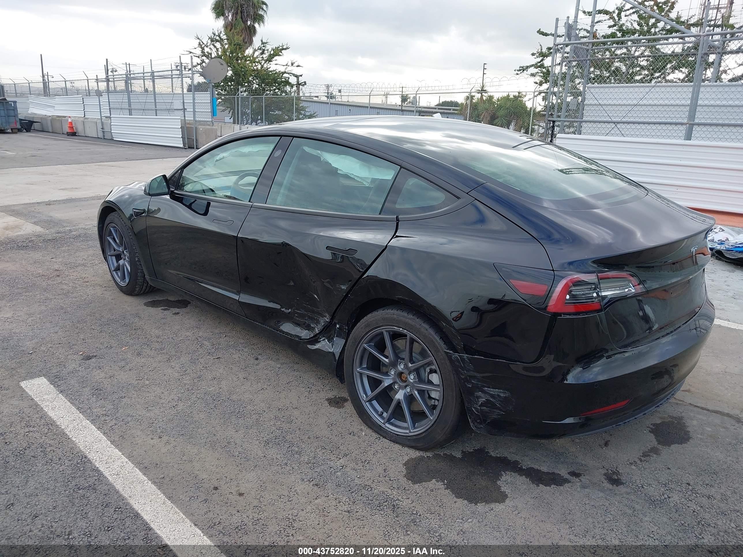 TESLA MODEL image 3