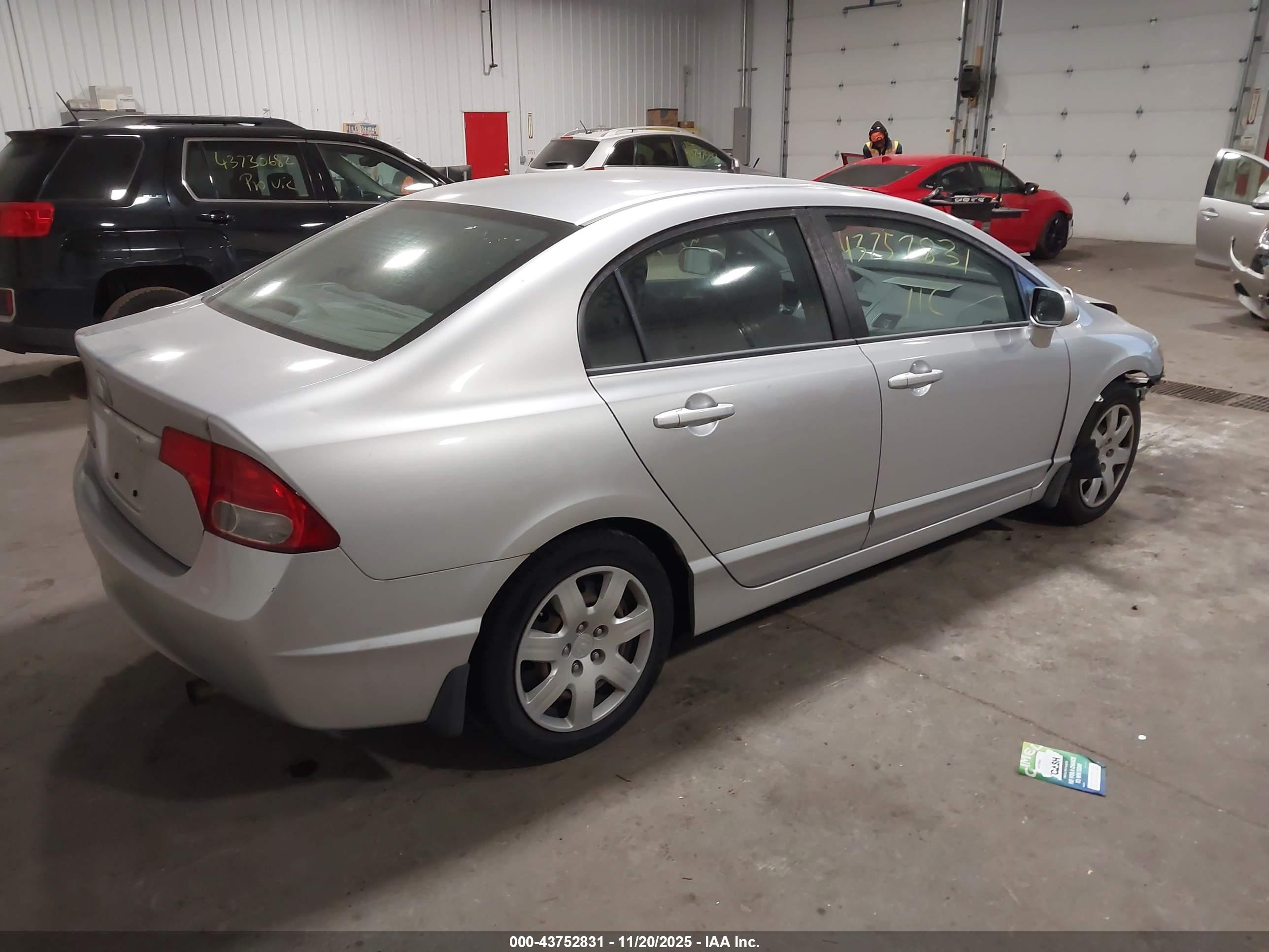 HONDA CIVIC image 4